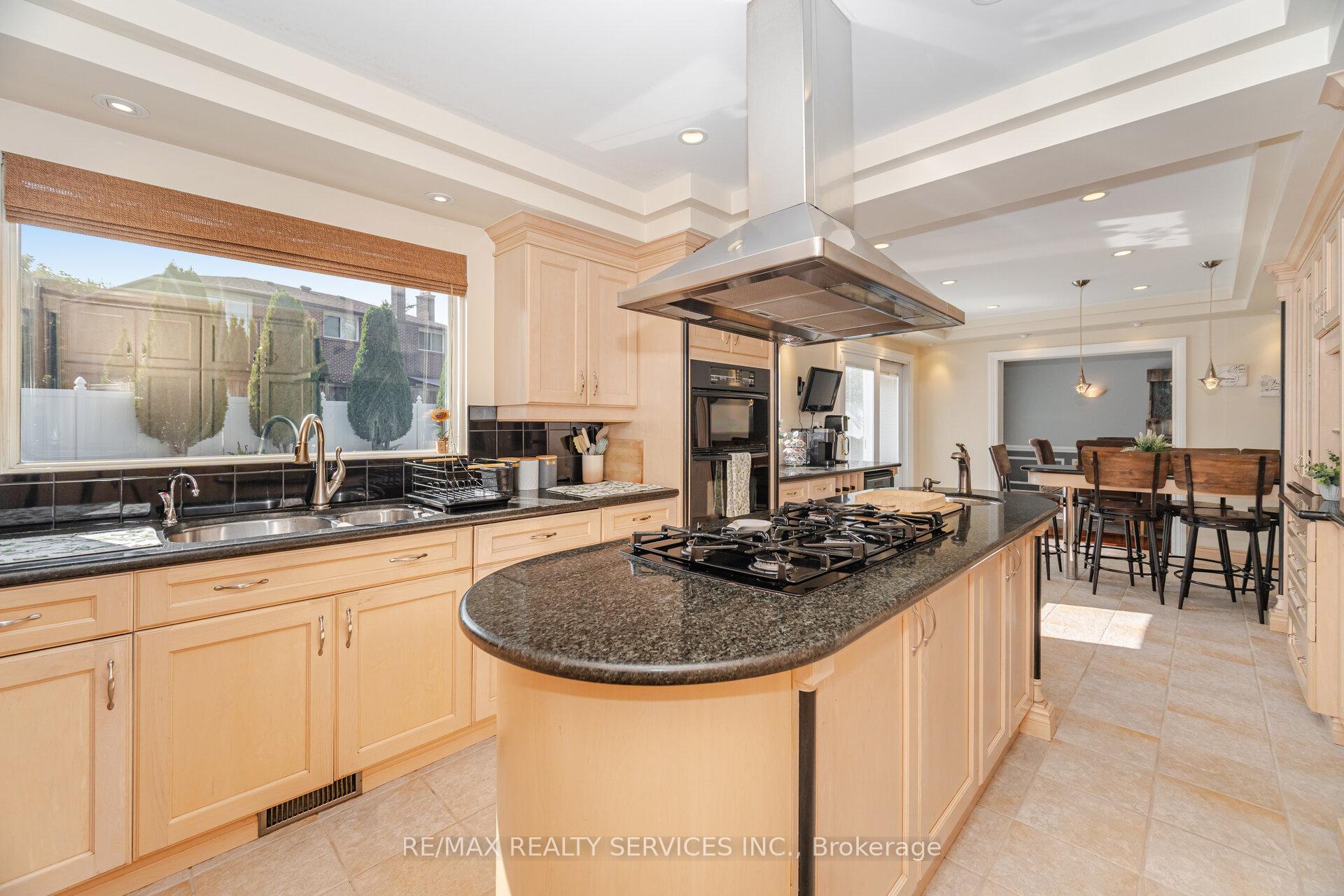Photo 19 of 54 Maidstone Crescent, Brampton, Central Park — HOMEH