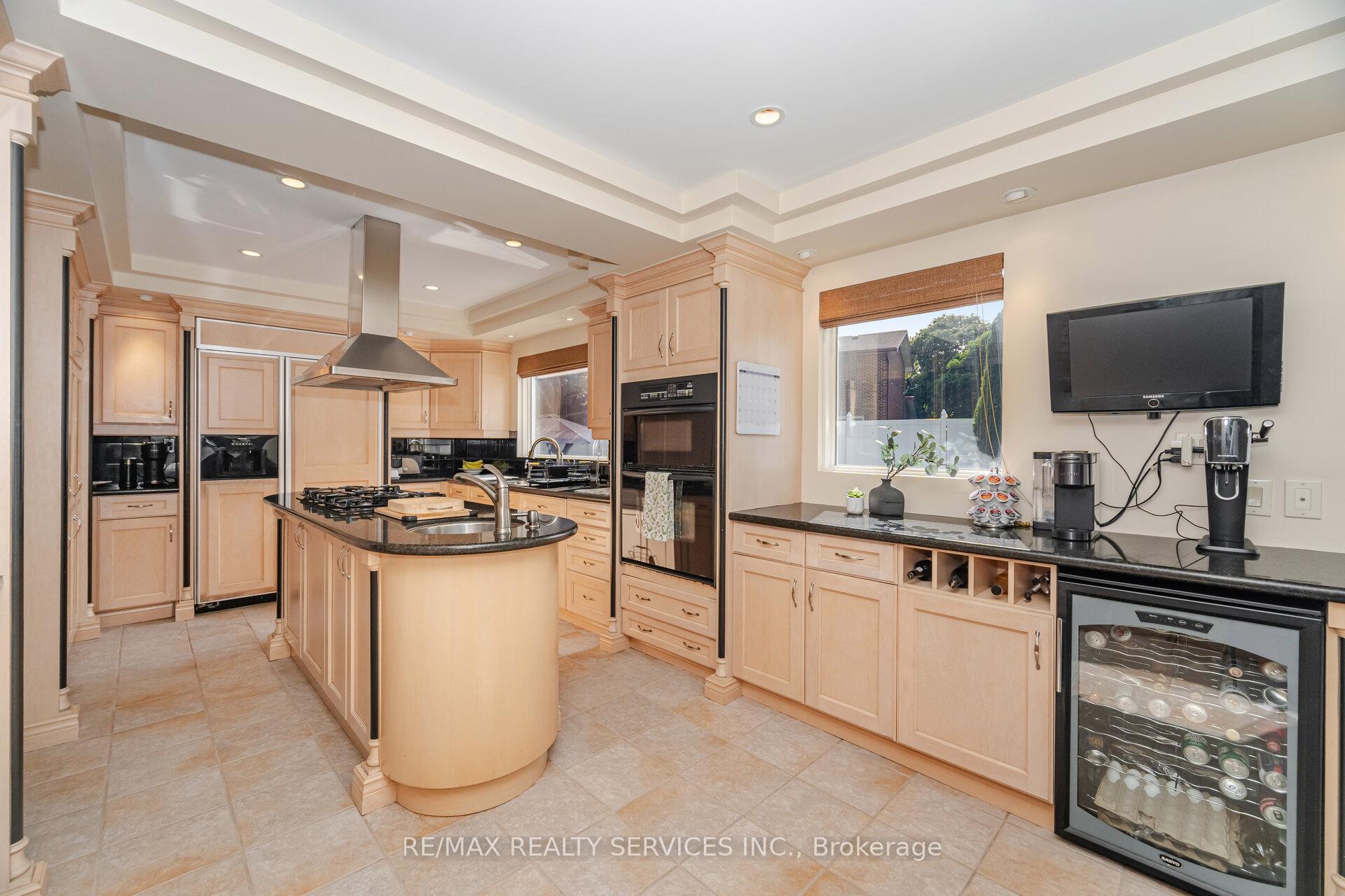Photo 10 of 54 Maidstone Crescent, Brampton, Central Park — HOMEH