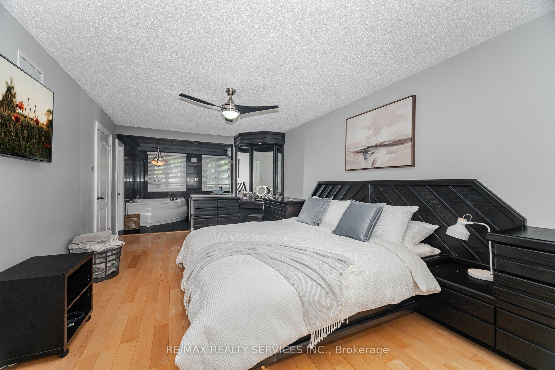 Photo 15 of 54 Maidstone Crescent, Brampton, Central Park — HOMEH
