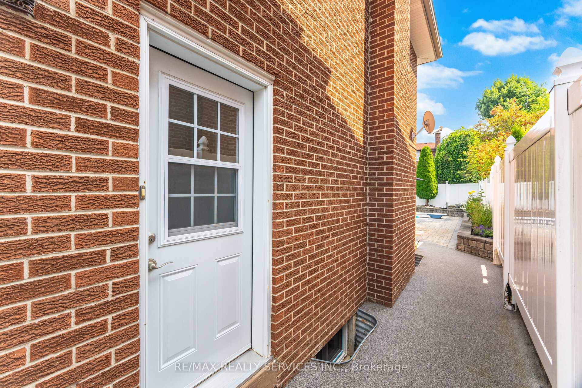 Photo 35 of 54 Maidstone Crescent, Brampton, Central Park — HOMEH