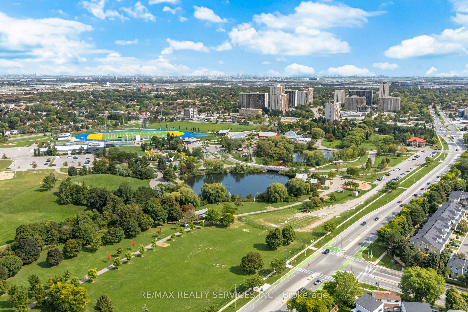 Photo 39 of 54 Maidstone Crescent, Brampton, Central Park — HOMEH