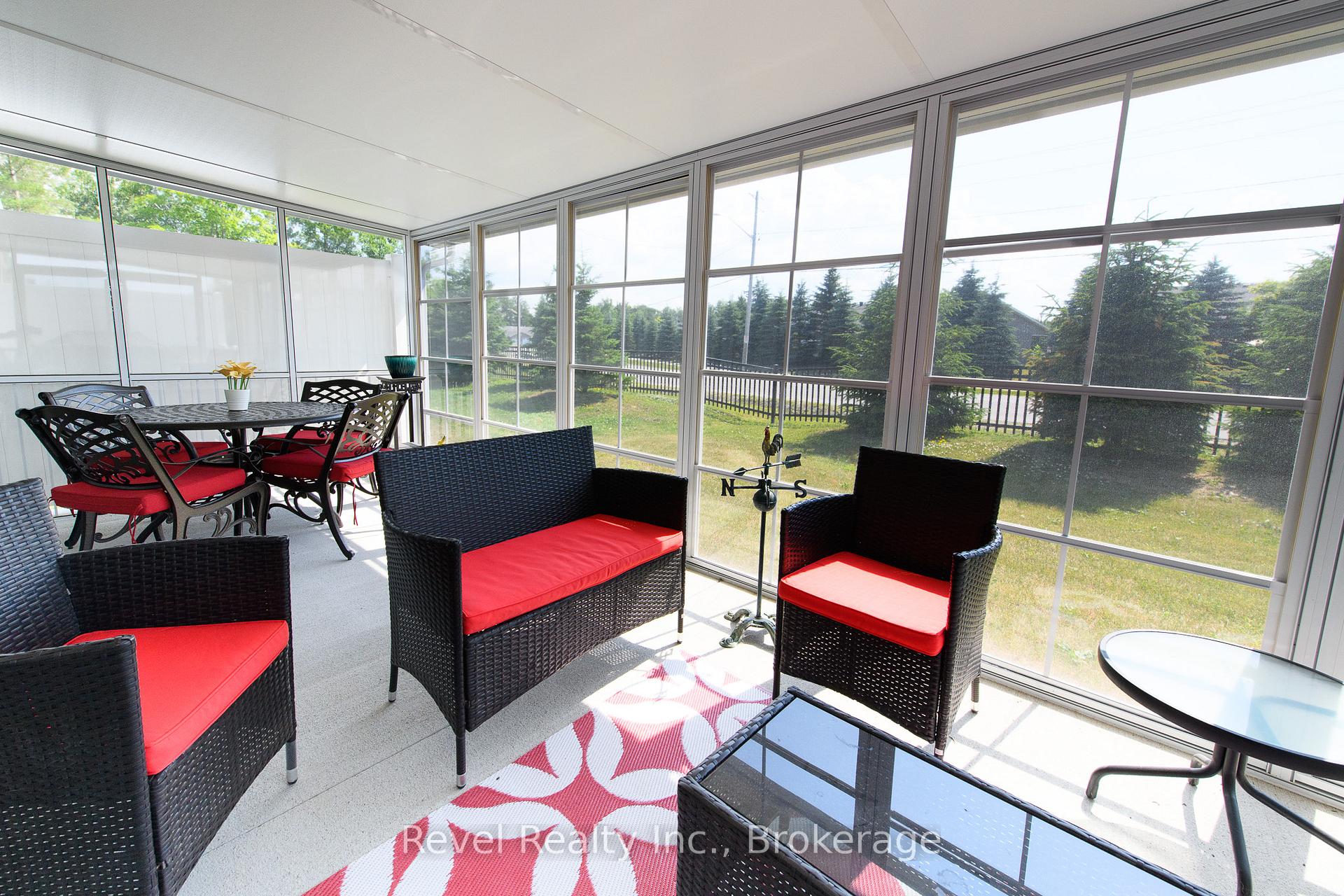 Photo 2 of 22 Ivy Crescent, Wasaga Beach — HOMEH