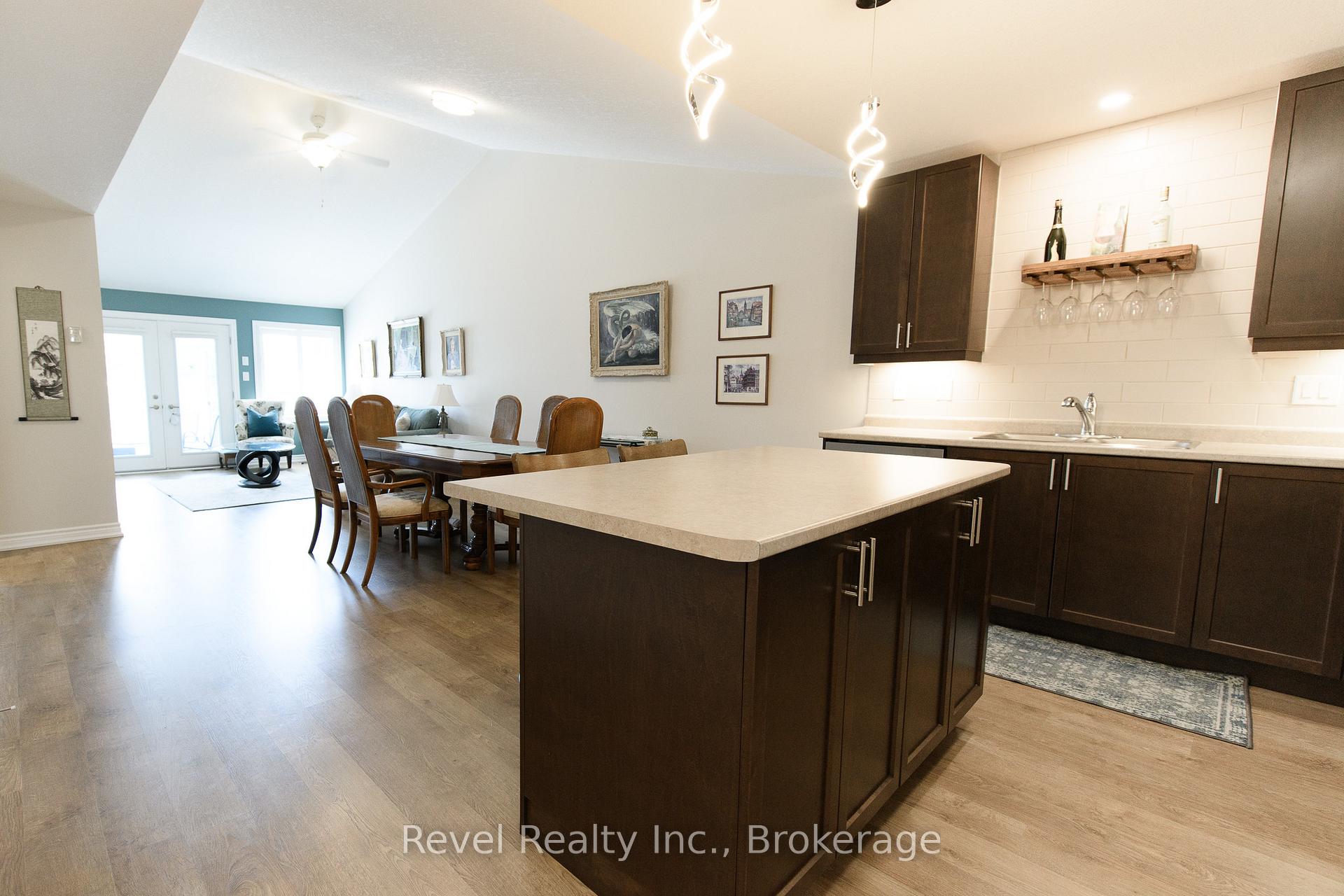 Photo 4 of 22 Ivy Crescent, Wasaga Beach — HOMEH