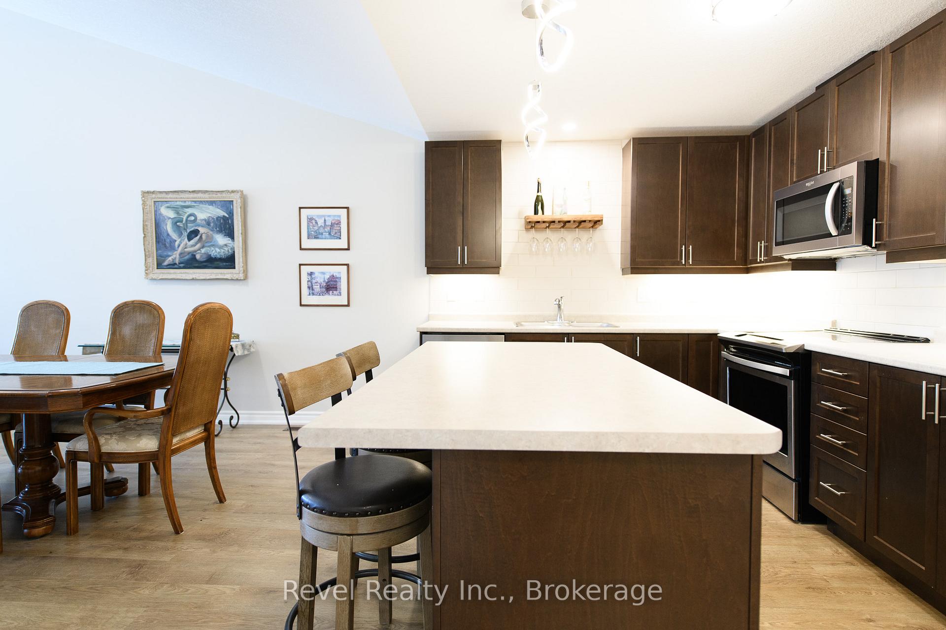 Photo 14 of 22 Ivy Crescent, Wasaga Beach — HOMEH