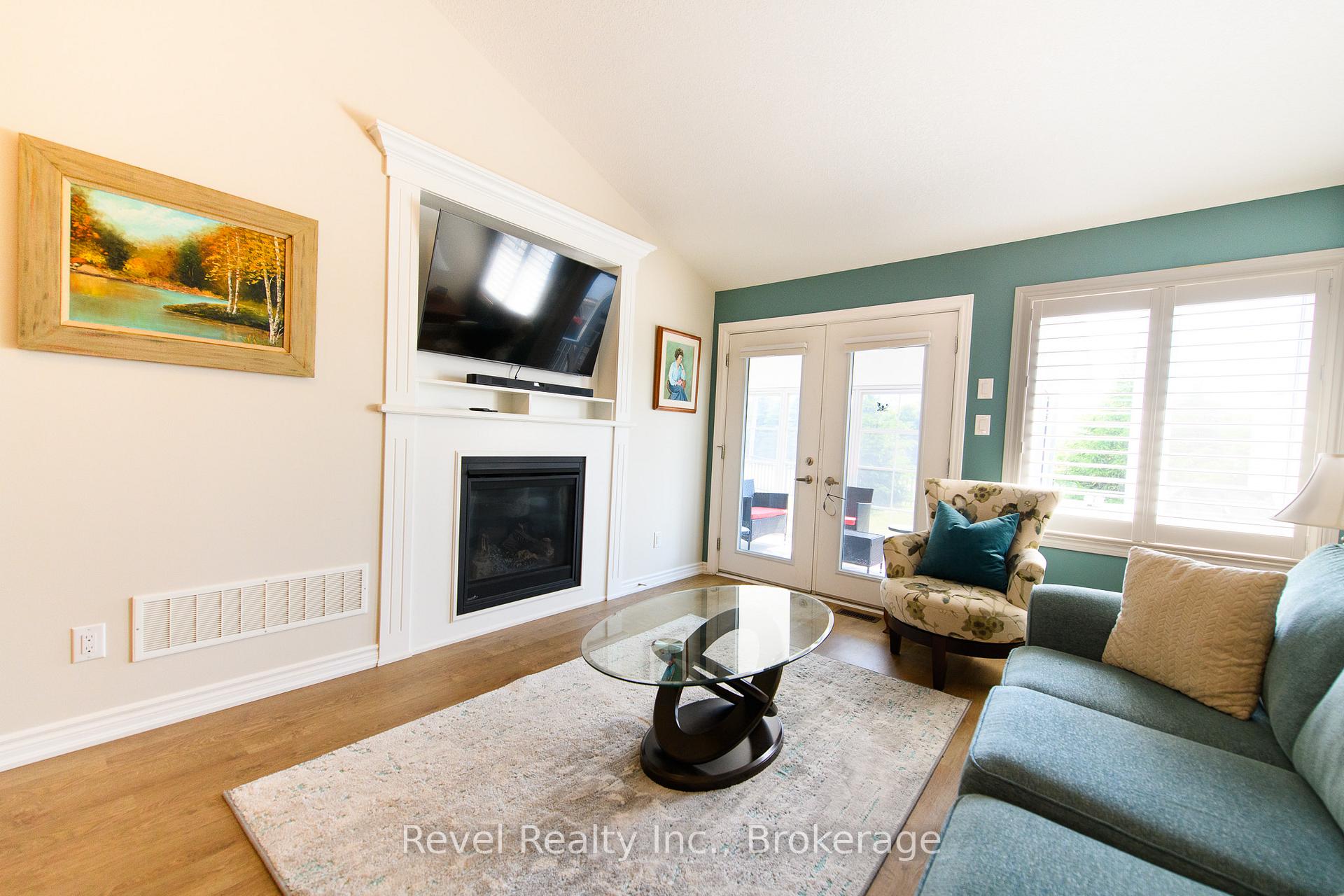 Photo 10 of 22 Ivy Crescent, Wasaga Beach — HOMEH