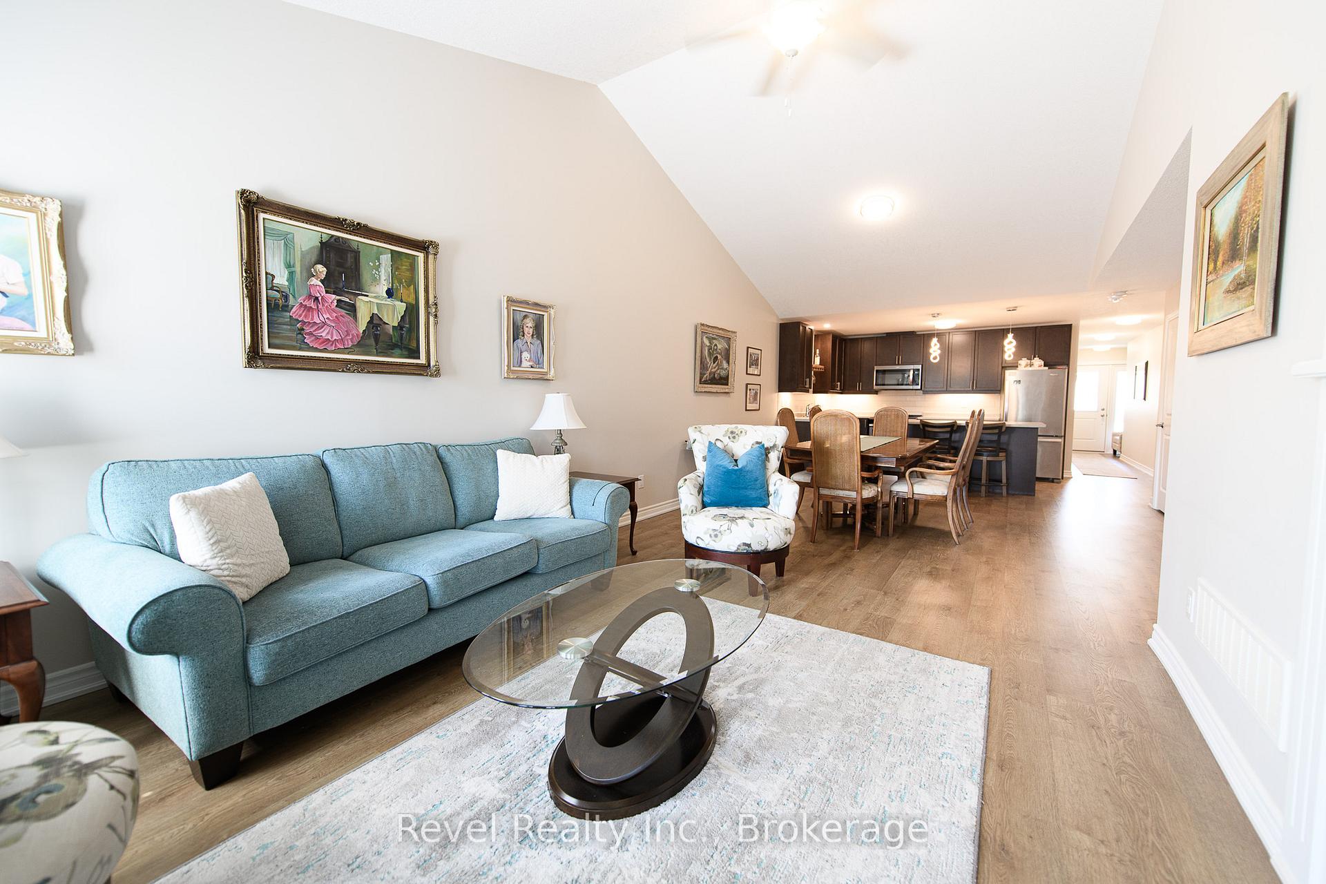 Photo 3 of 22 Ivy Crescent, Wasaga Beach — HOMEH