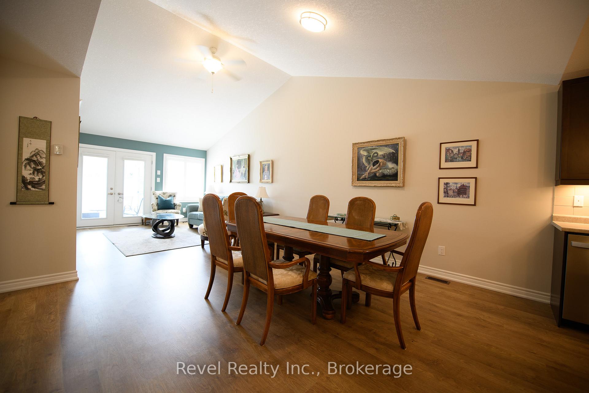 Photo 15 of 22 Ivy Crescent, Wasaga Beach — HOMEH
