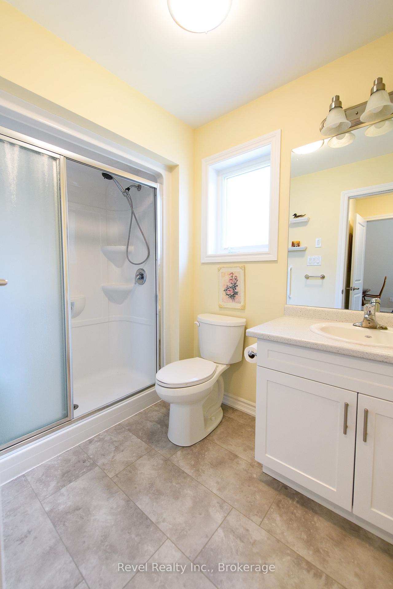 Photo 12 of 22 Ivy Crescent, Wasaga Beach — HOMEH