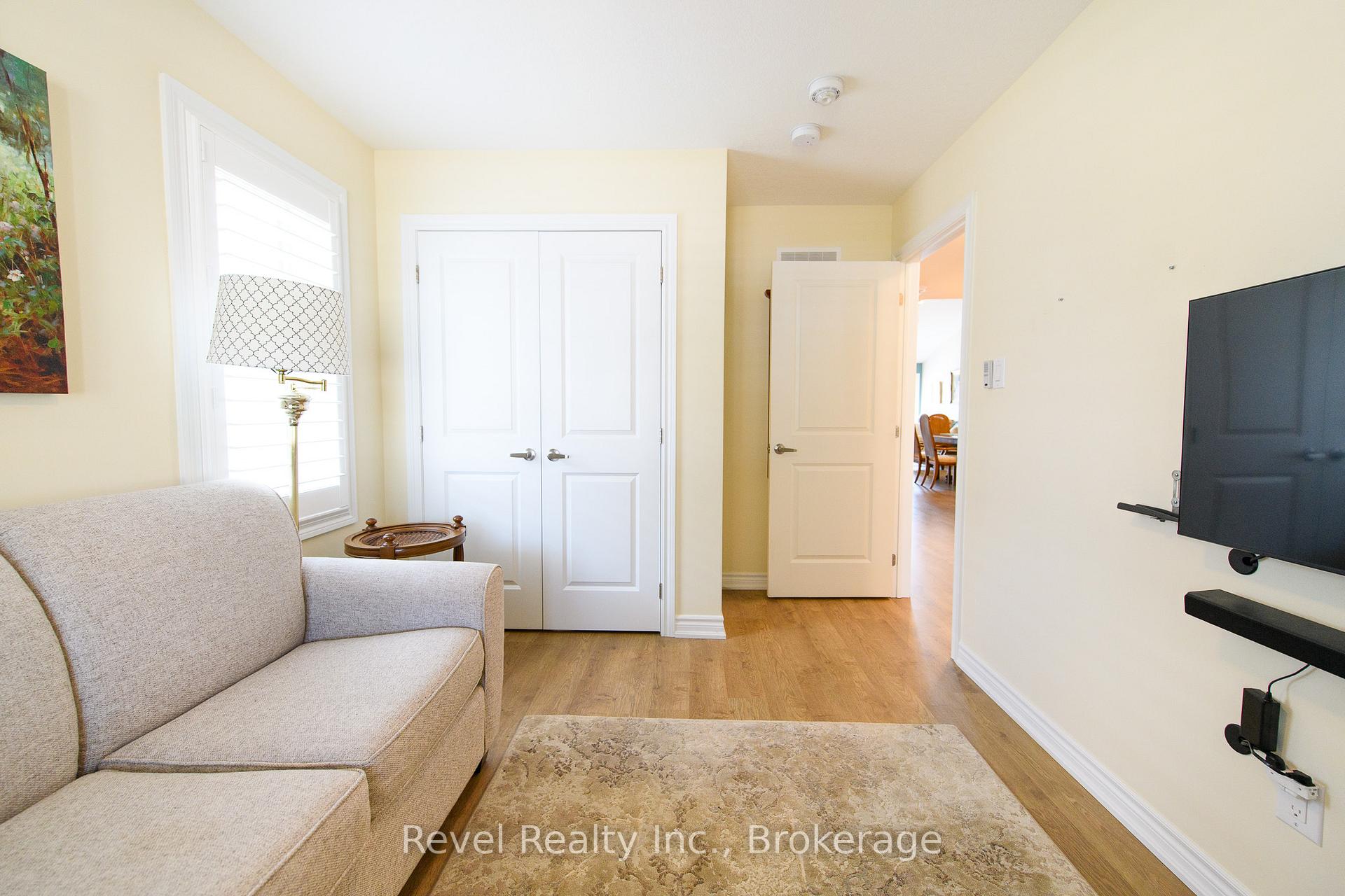 Photo 13 of 22 Ivy Crescent, Wasaga Beach — HOMEH