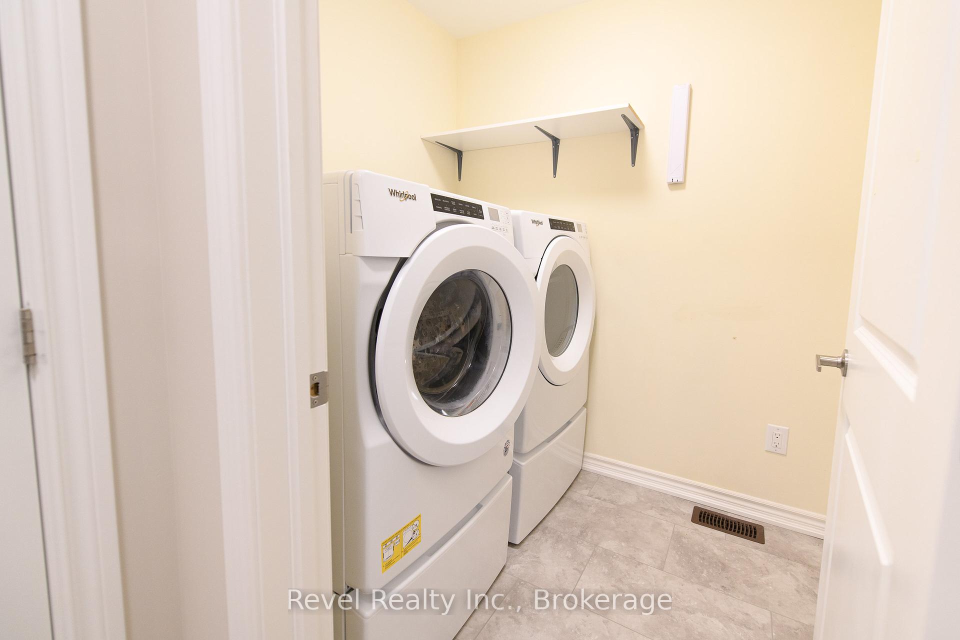 Photo 16 of 22 Ivy Crescent, Wasaga Beach — HOMEH