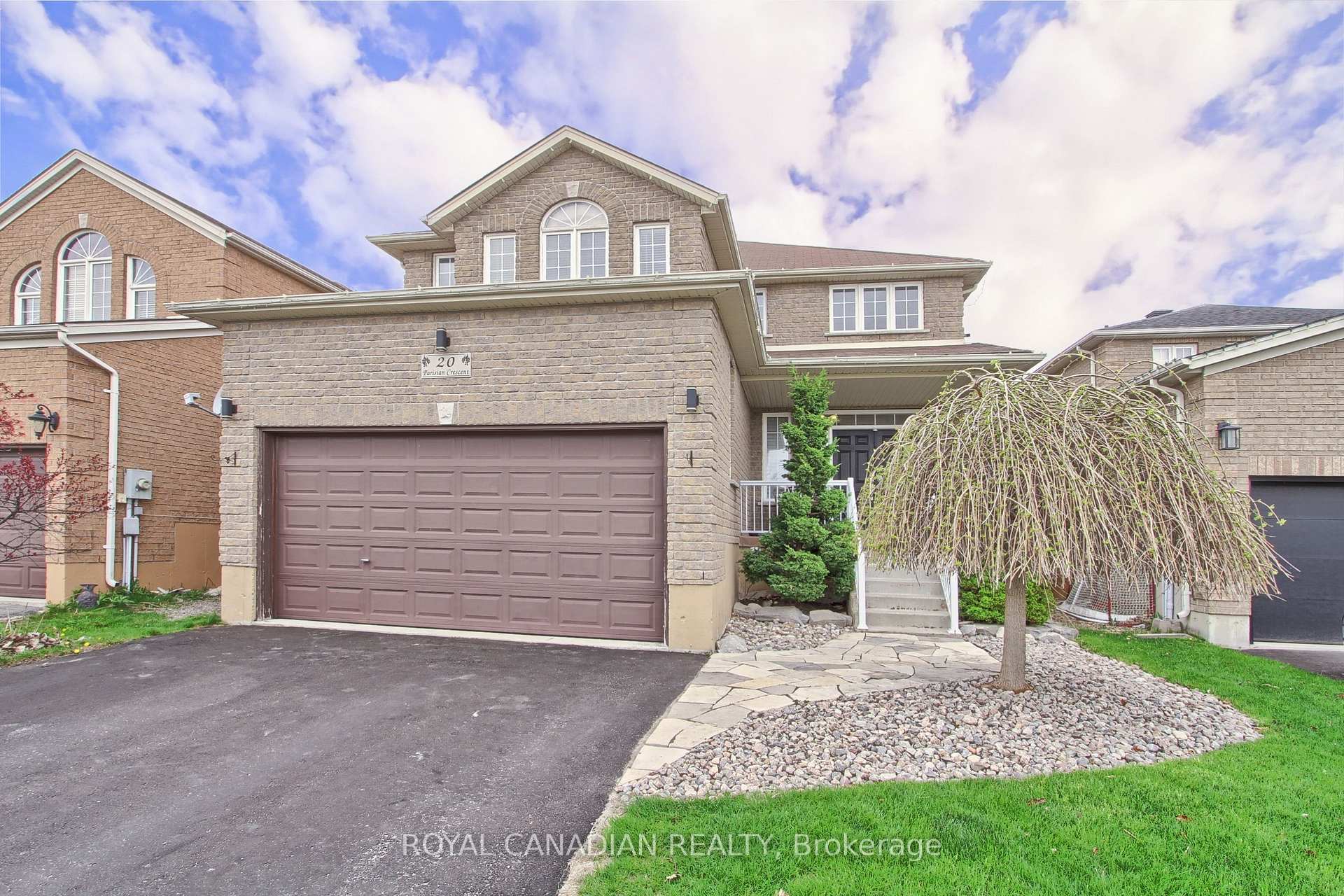 Photo 2 of 20 Parisian Crescent, Barrie, Innis-Shore — HOMEH