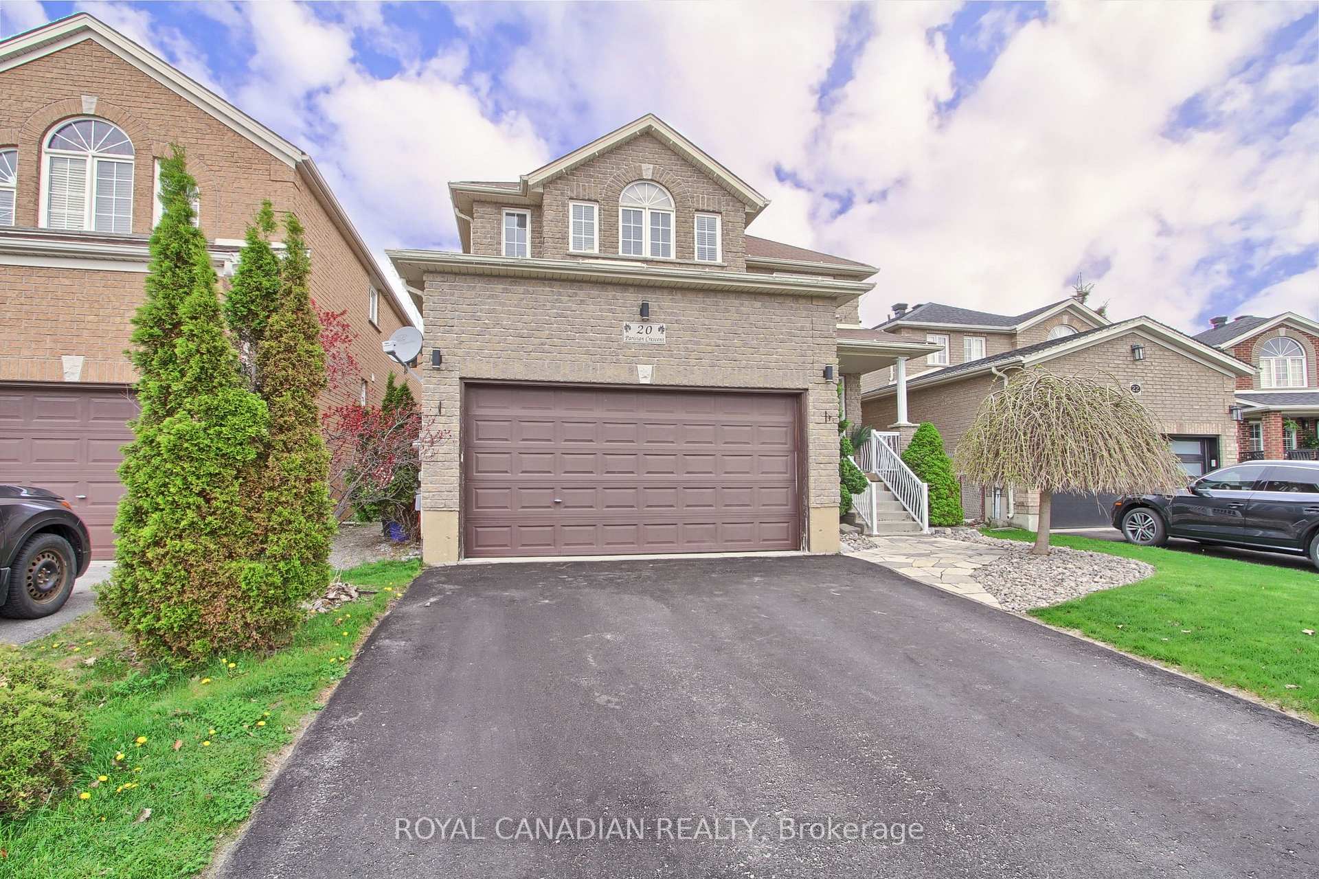 Photo 4 of 20 Parisian Crescent, Barrie, Innis-Shore — HOMEH