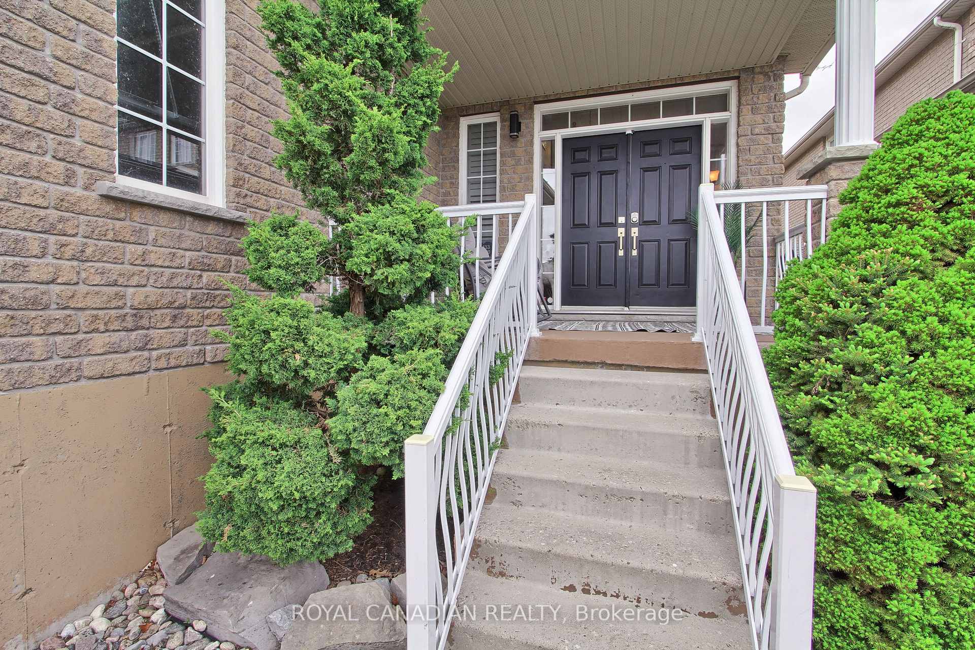 Photo 6 of 20 Parisian Crescent, Barrie, Innis-Shore — HOMEH