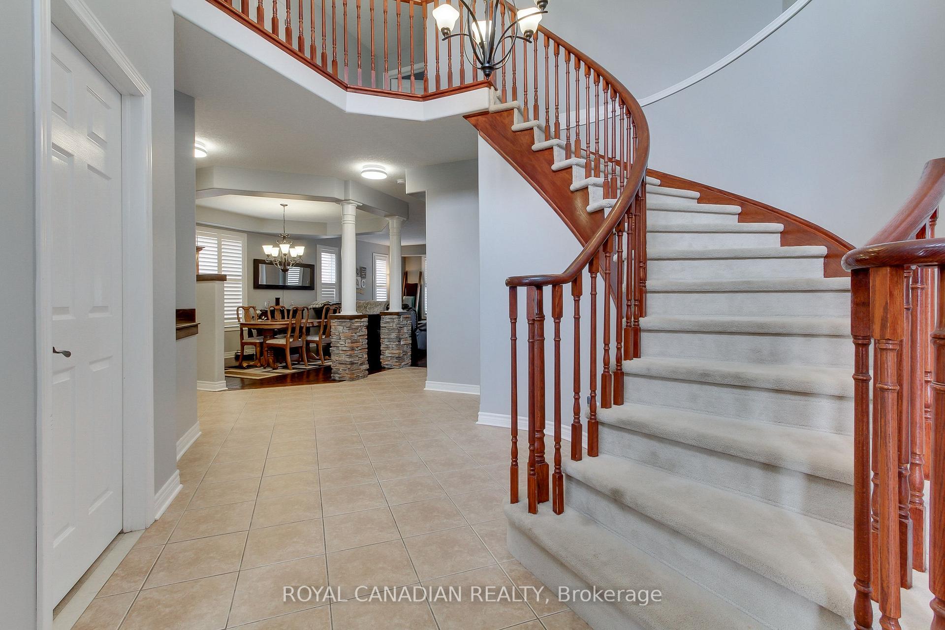 Photo 9 of 20 Parisian Crescent, Barrie, Innis-Shore — HOMEH