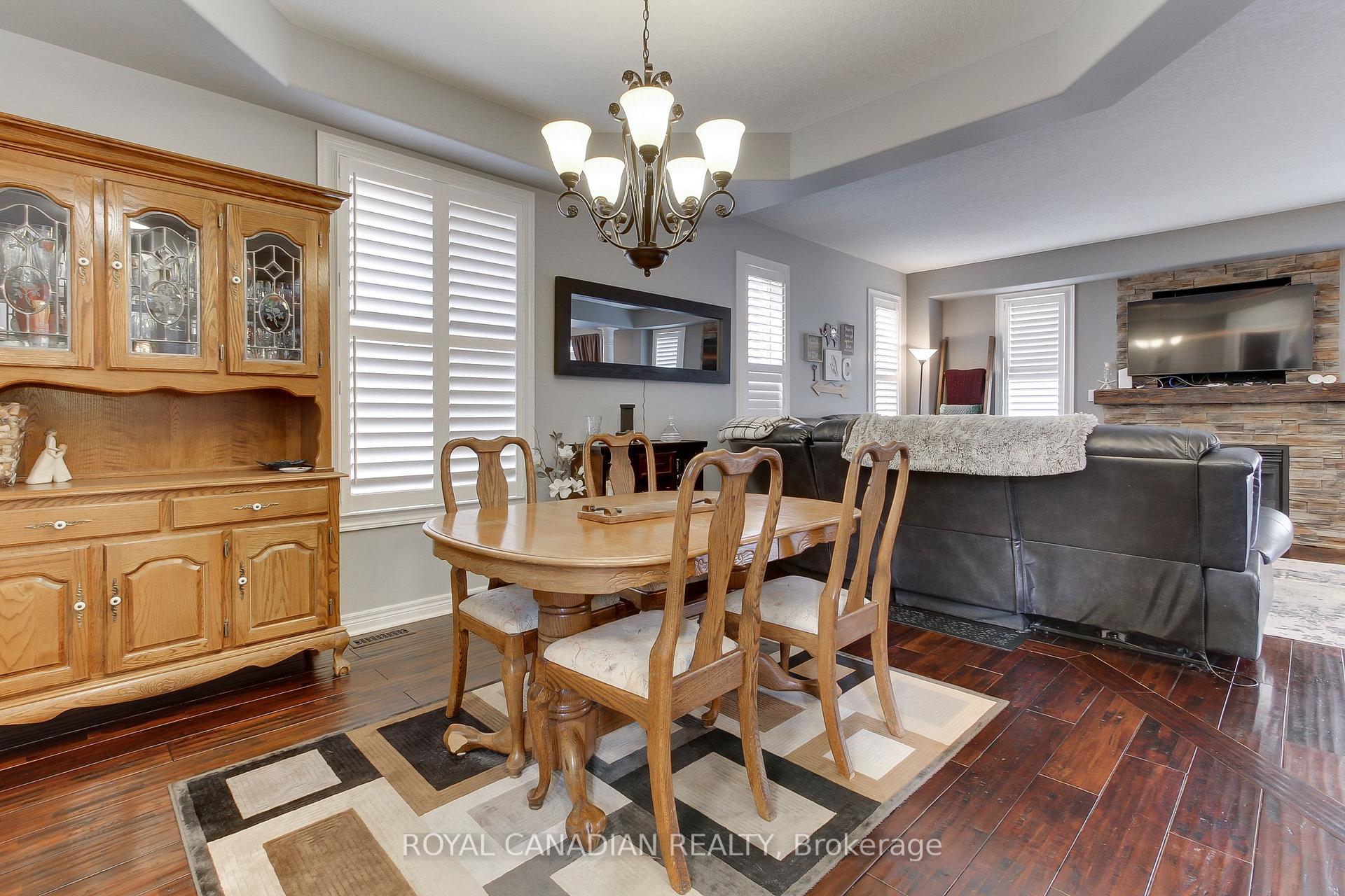 Photo 10 of 20 Parisian Crescent, Barrie, Innis-Shore — HOMEH