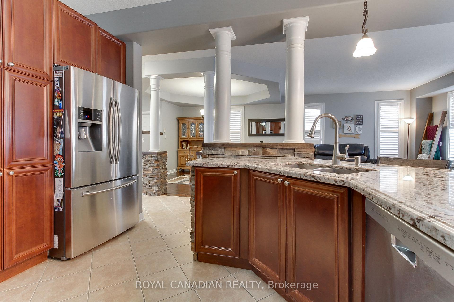 Photo 30 of 20 Parisian Crescent, Barrie, Innis-Shore — HOMEH