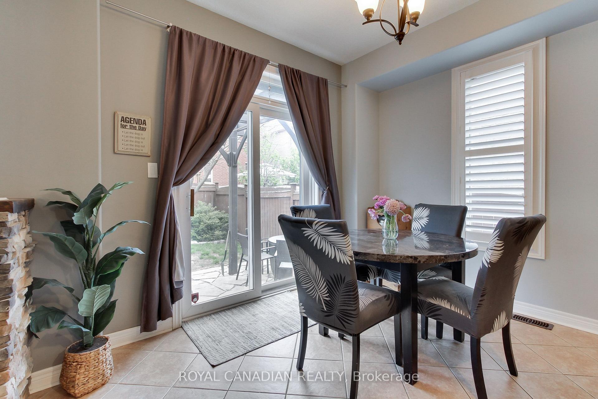 Photo 27 of 20 Parisian Crescent, Barrie, Innis-Shore — HOMEH