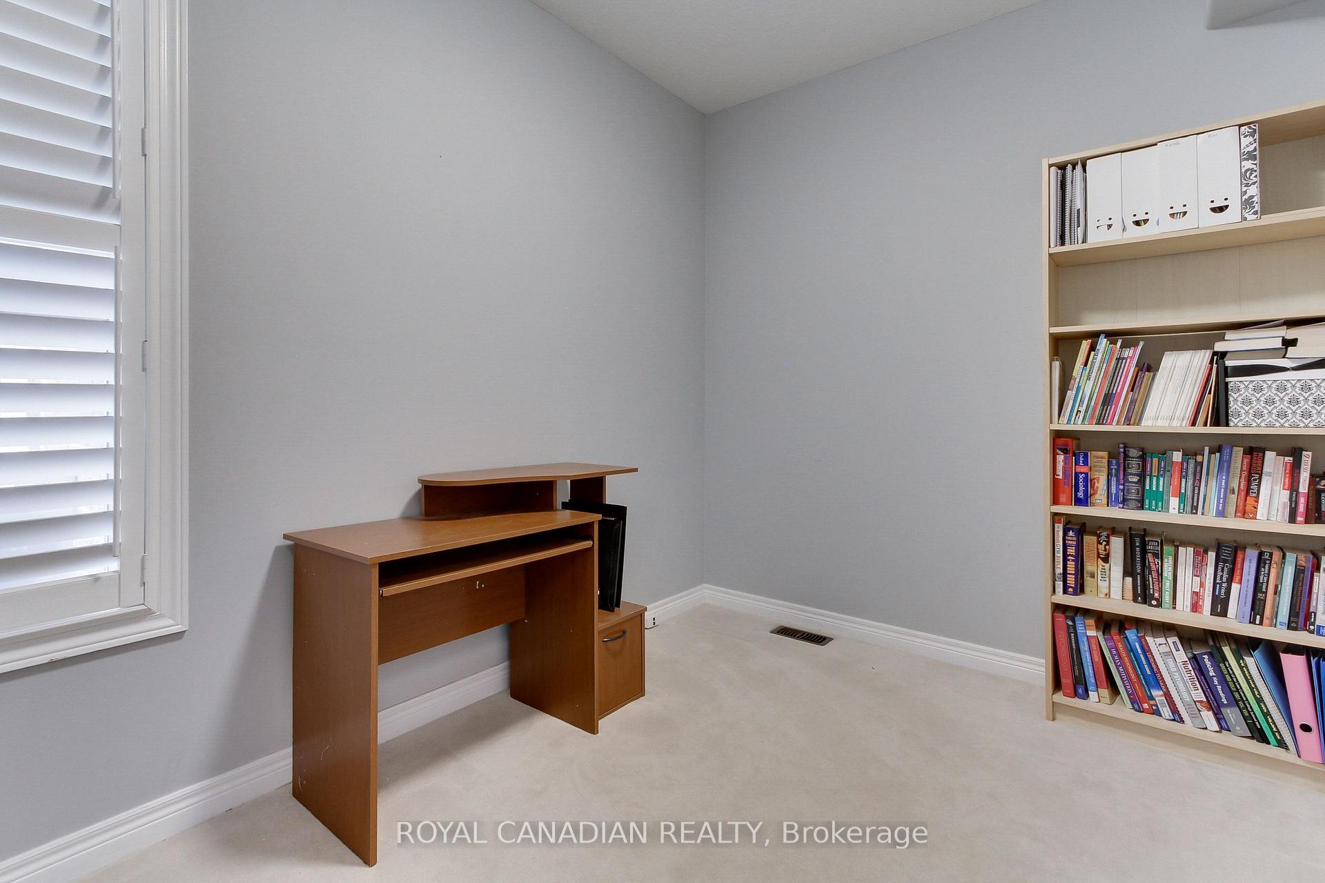 Photo 23 of 20 Parisian Crescent, Barrie, Innis-Shore — HOMEH