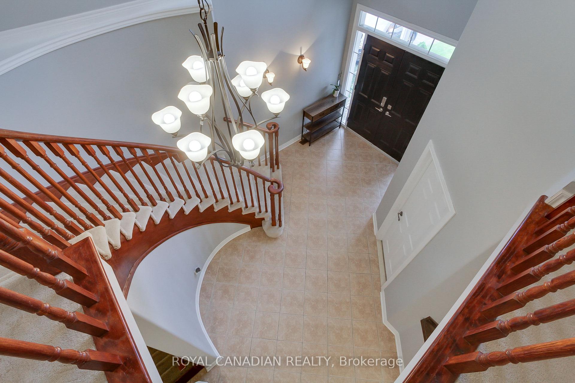 Photo 22 of 20 Parisian Crescent, Barrie, Innis-Shore — HOMEH