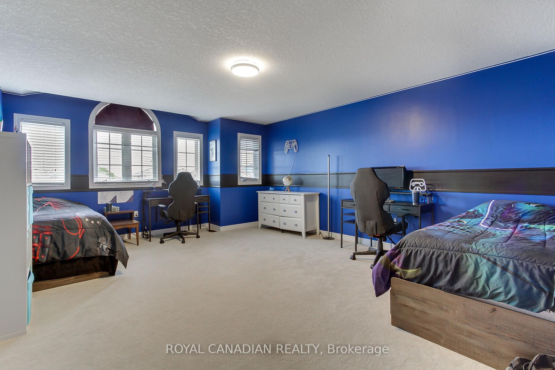 Photo 34 of 20 Parisian Crescent, Barrie, Innis-Shore — HOMEH