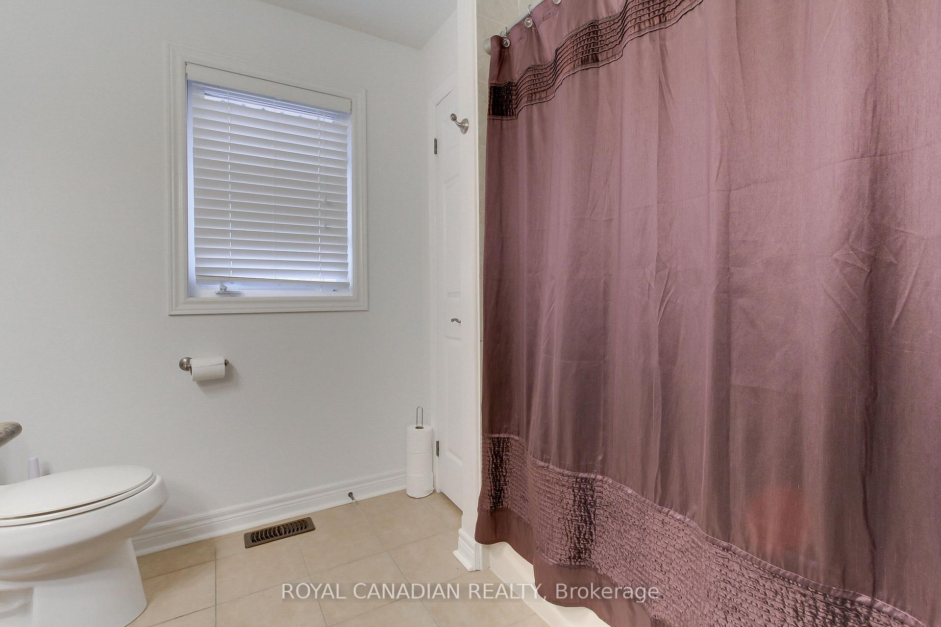 Photo 41 of 20 Parisian Crescent, Barrie, Innis-Shore — HOMEH