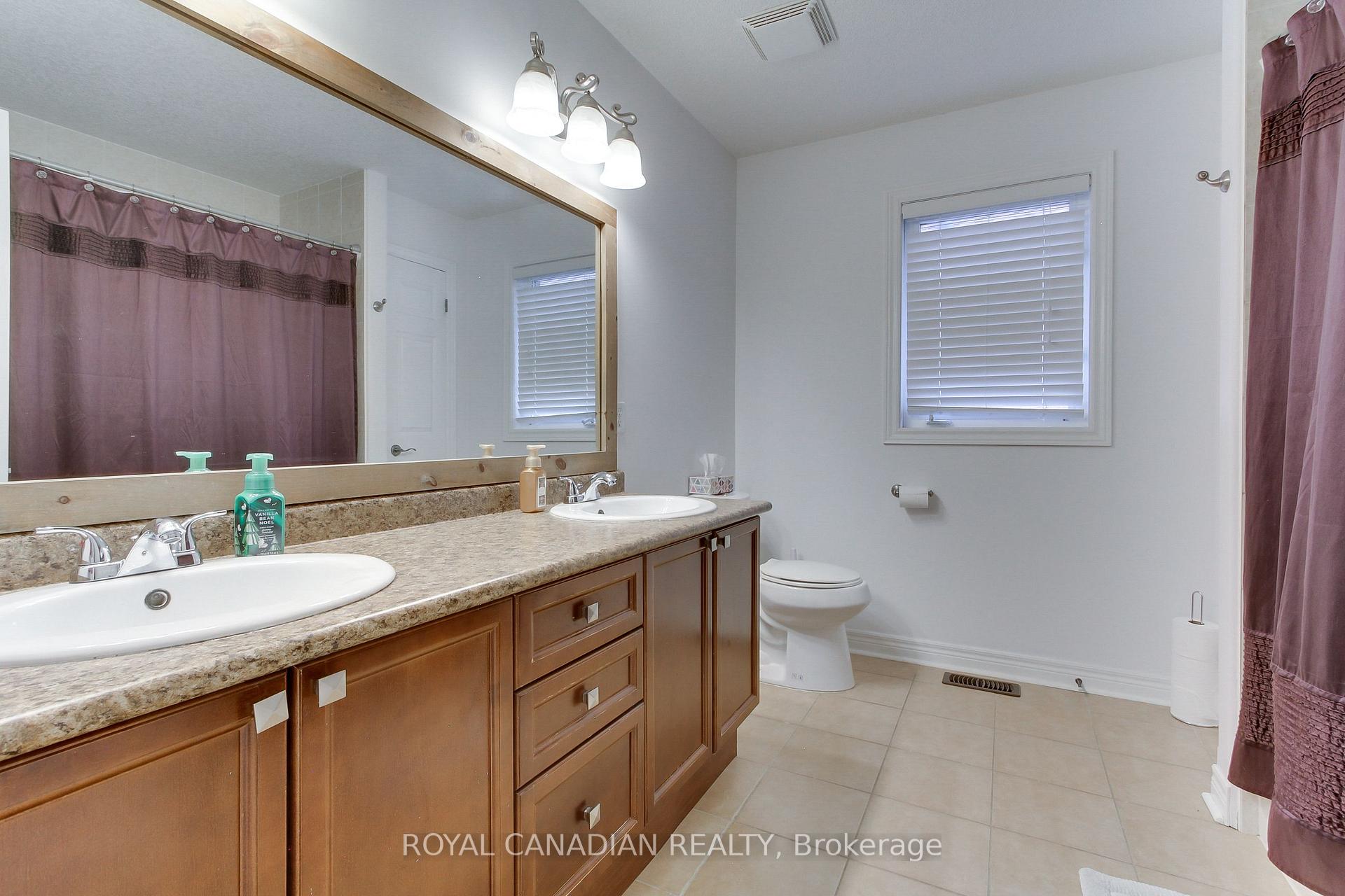 Photo 43 of 20 Parisian Crescent, Barrie, Innis-Shore — HOMEH