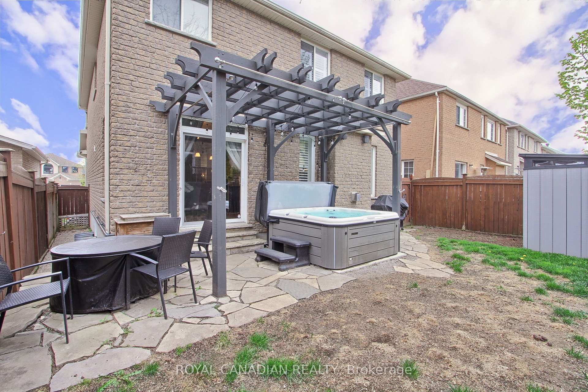 Photo 48 of 20 Parisian Crescent, Barrie, Innis-Shore — HOMEH