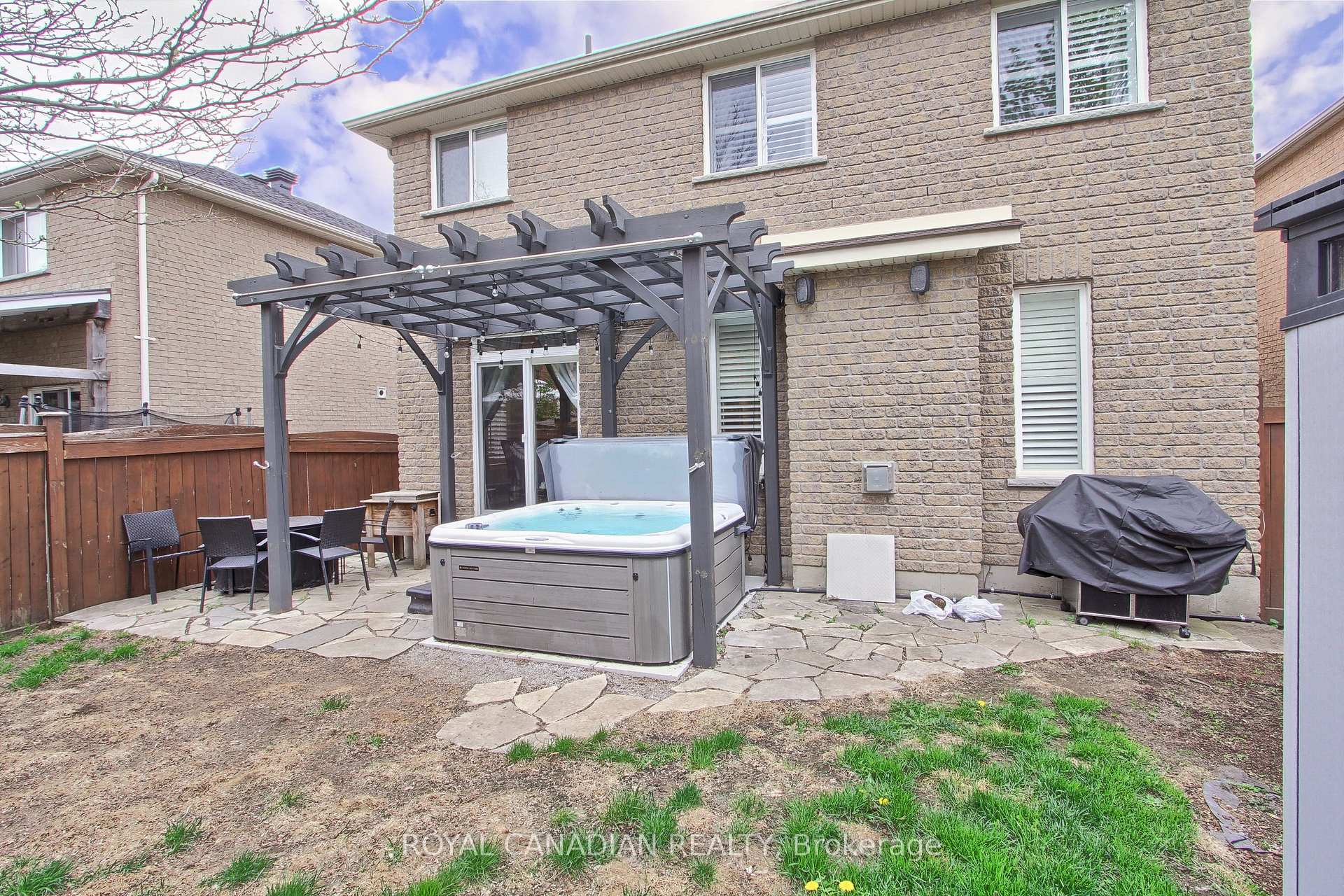 Photo 47 of 20 Parisian Crescent, Barrie, Innis-Shore — HOMEH