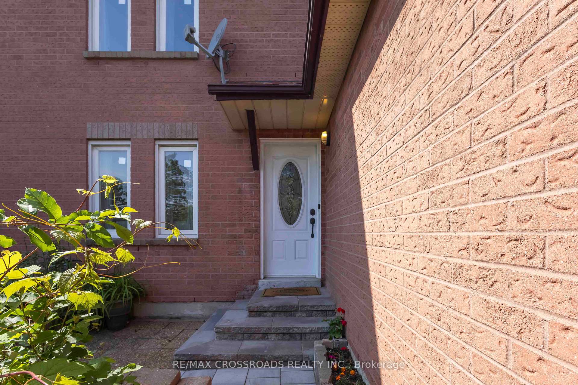 Photo 3 of 80 Wright Crescent, Ajax, Central — HOMEH