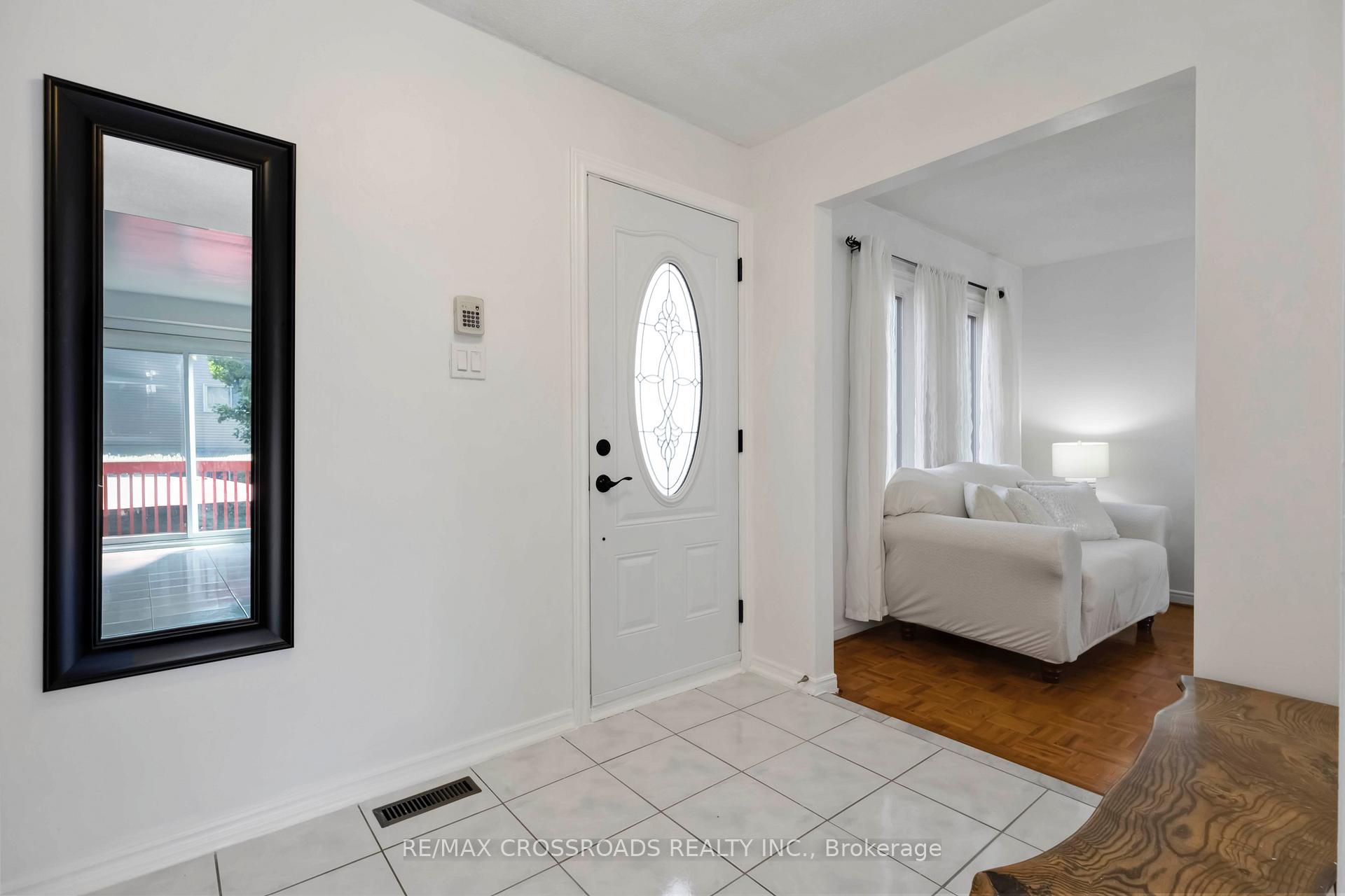 Photo 5 of 80 Wright Crescent, Ajax, Central — HOMEH