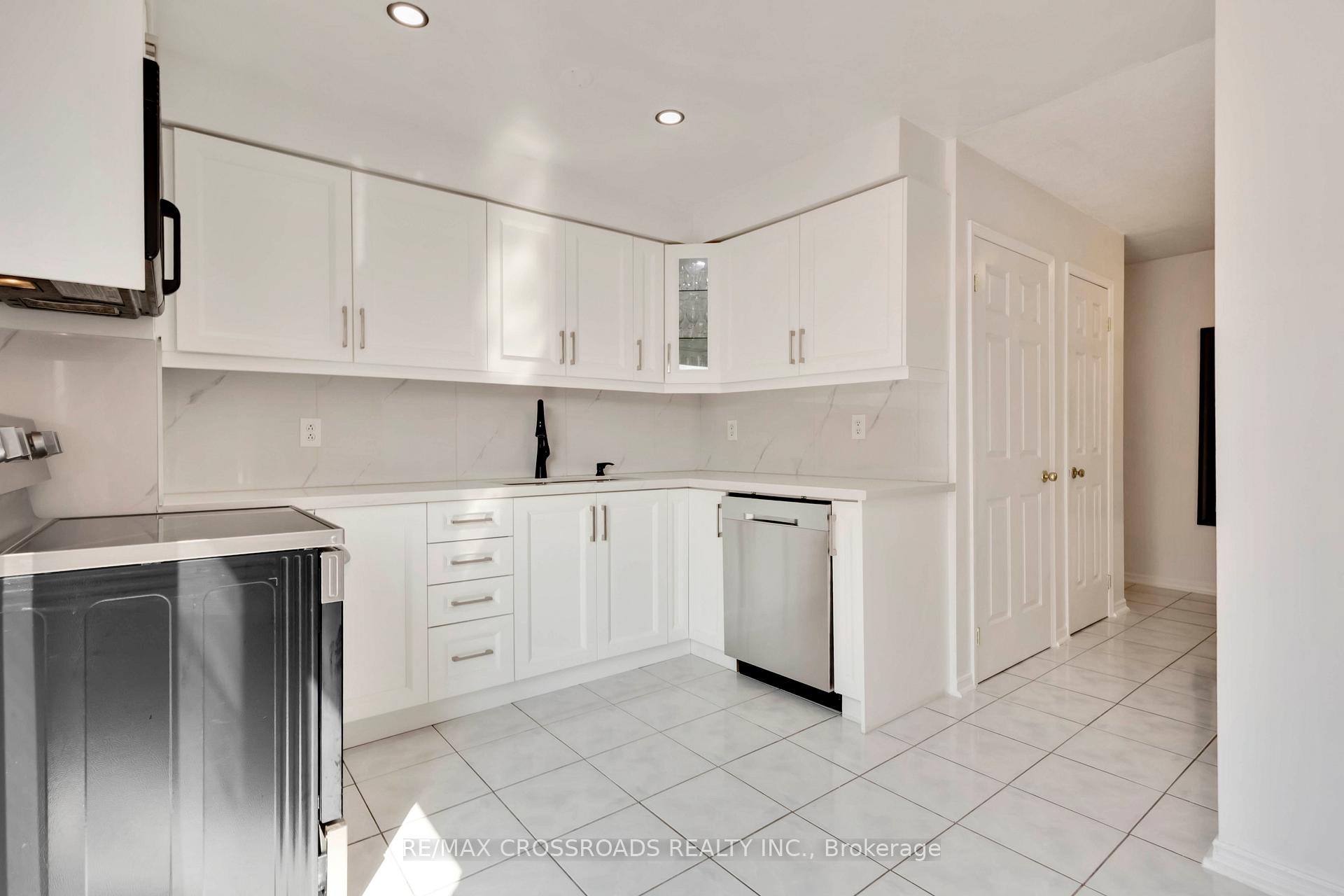 Photo 17 of 80 Wright Crescent, Ajax, Central — HOMEH