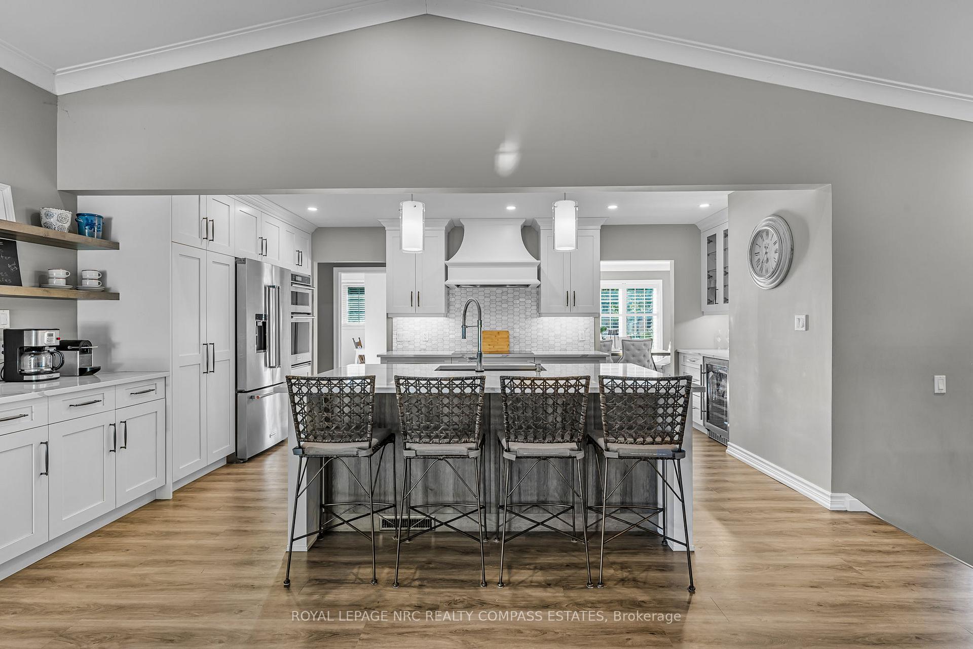 Photo 5 of 8 Edinburgh Drive, St. Catharines, Bunting/Linwell — HOMEH
