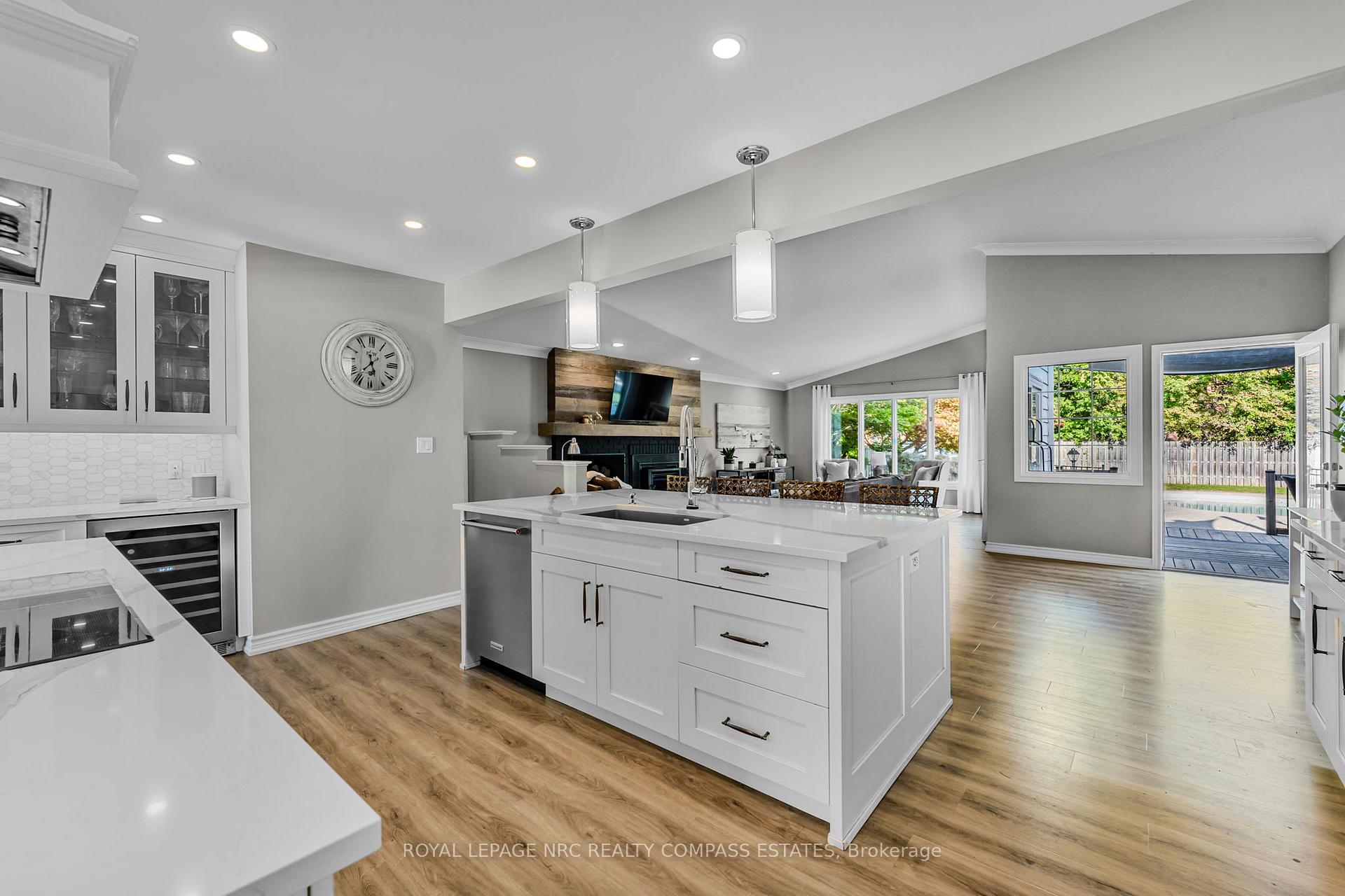 Photo 10 of 8 Edinburgh Drive, St. Catharines, Bunting/Linwell — HOMEH