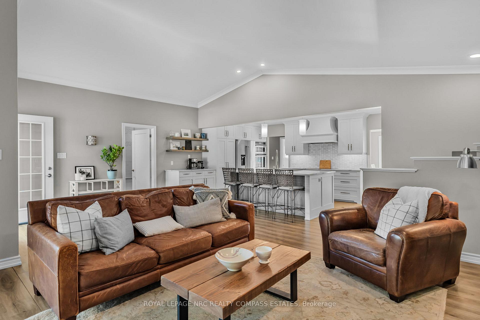 Photo 13 of 8 Edinburgh Drive, St. Catharines, Bunting/Linwell — HOMEH