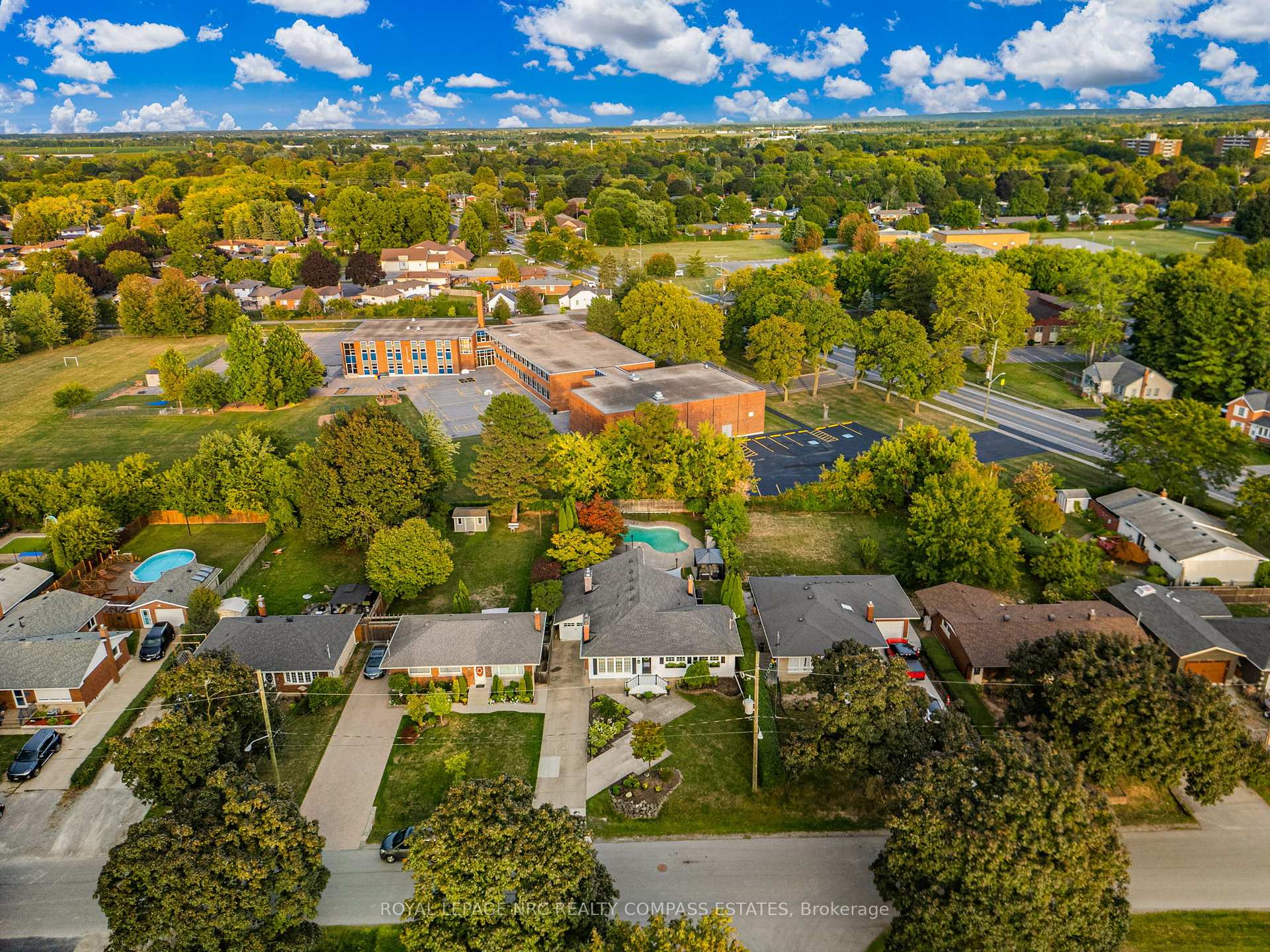 Photo 49 of 8 Edinburgh Drive, St. Catharines, Bunting/Linwell — HOMEH