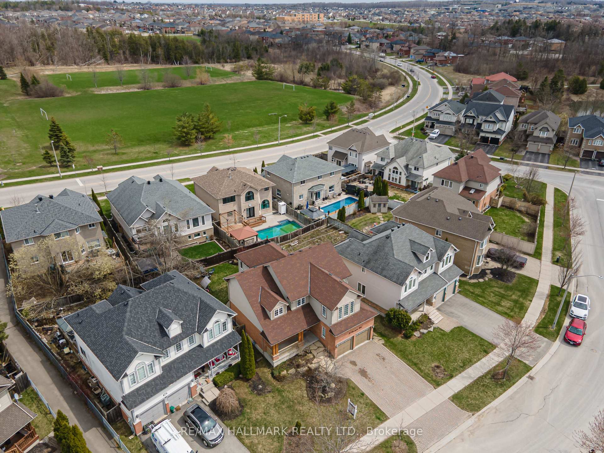 Photo 45 of 28 Kensington Trail, Barrie, Innis-Shore — HOMEH