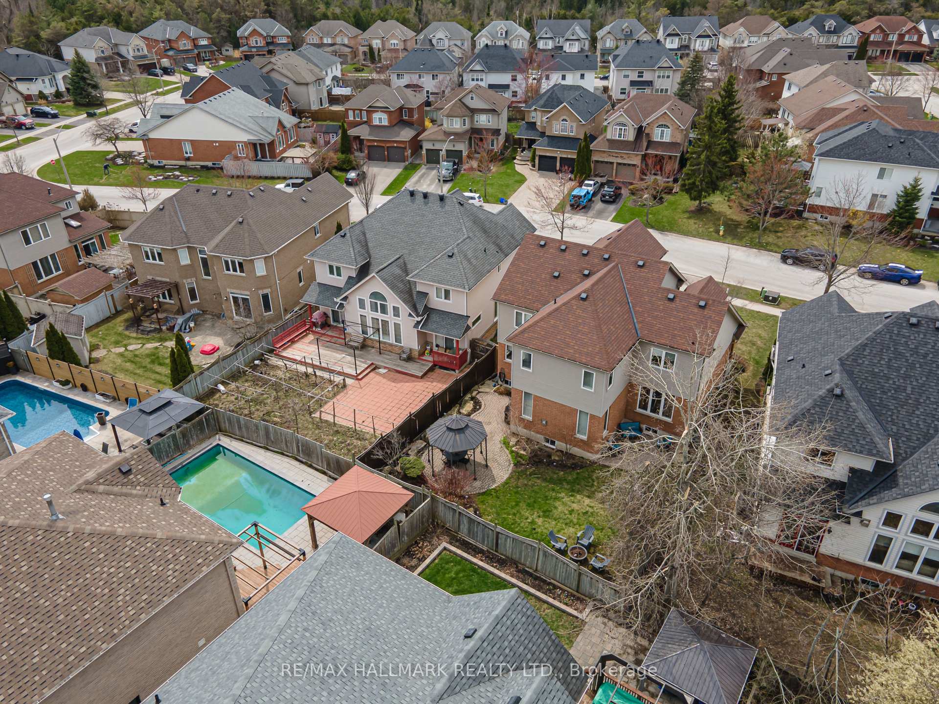 Photo 41 of 28 Kensington Trail, Barrie, Innis-Shore — HOMEH