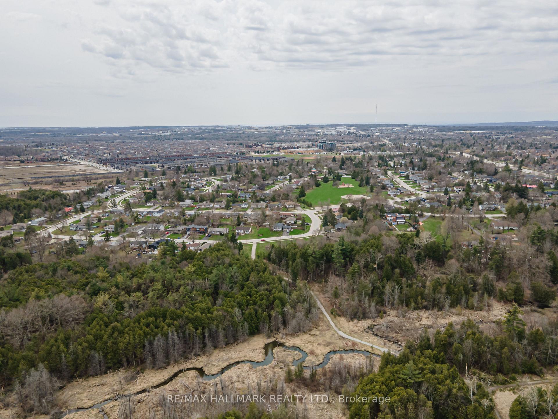 Photo 46 of 28 Kensington Trail, Barrie, Innis-Shore — HOMEH