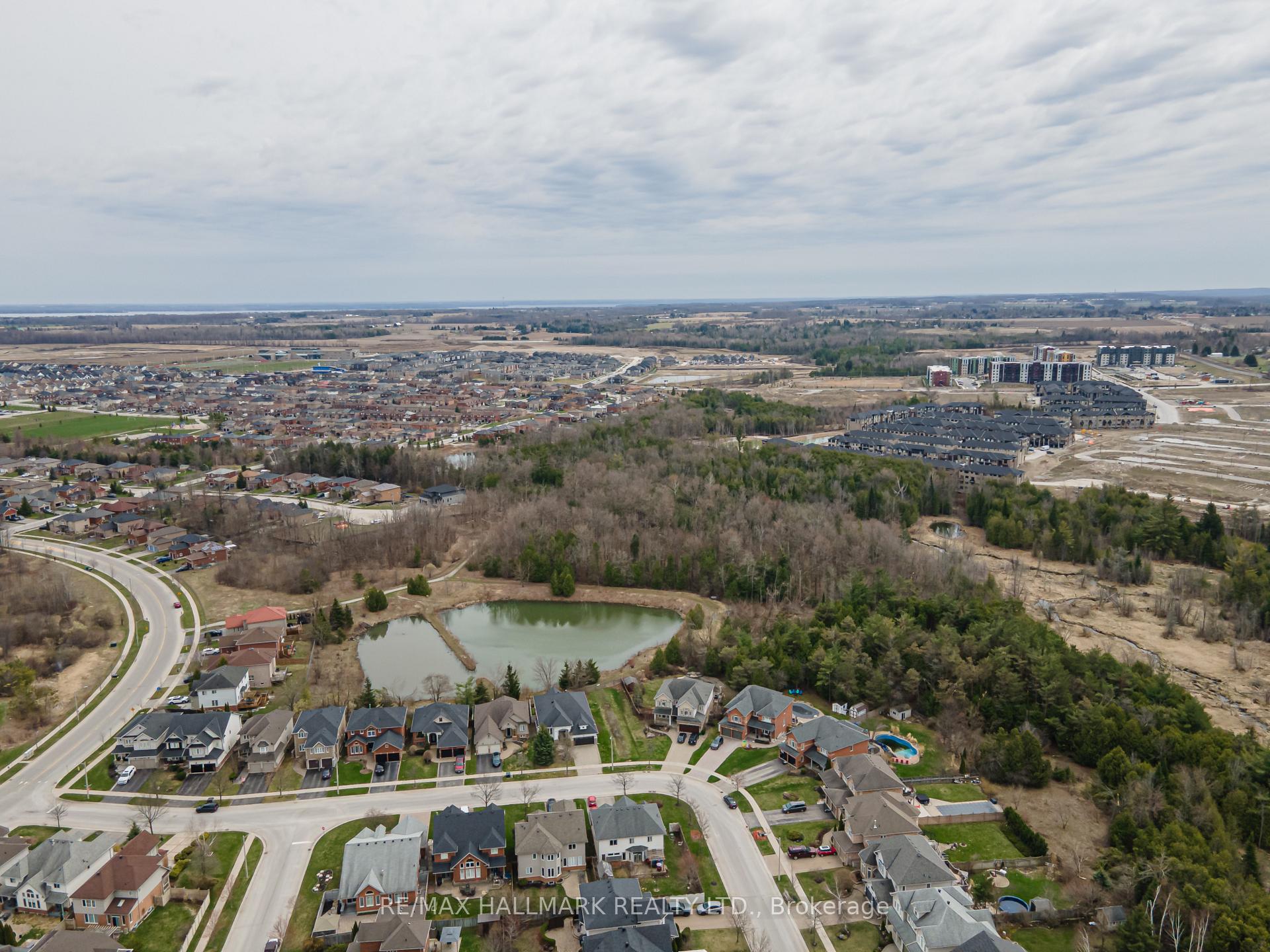 Photo 35 of 28 Kensington Trail, Barrie, Innis-Shore — HOMEH