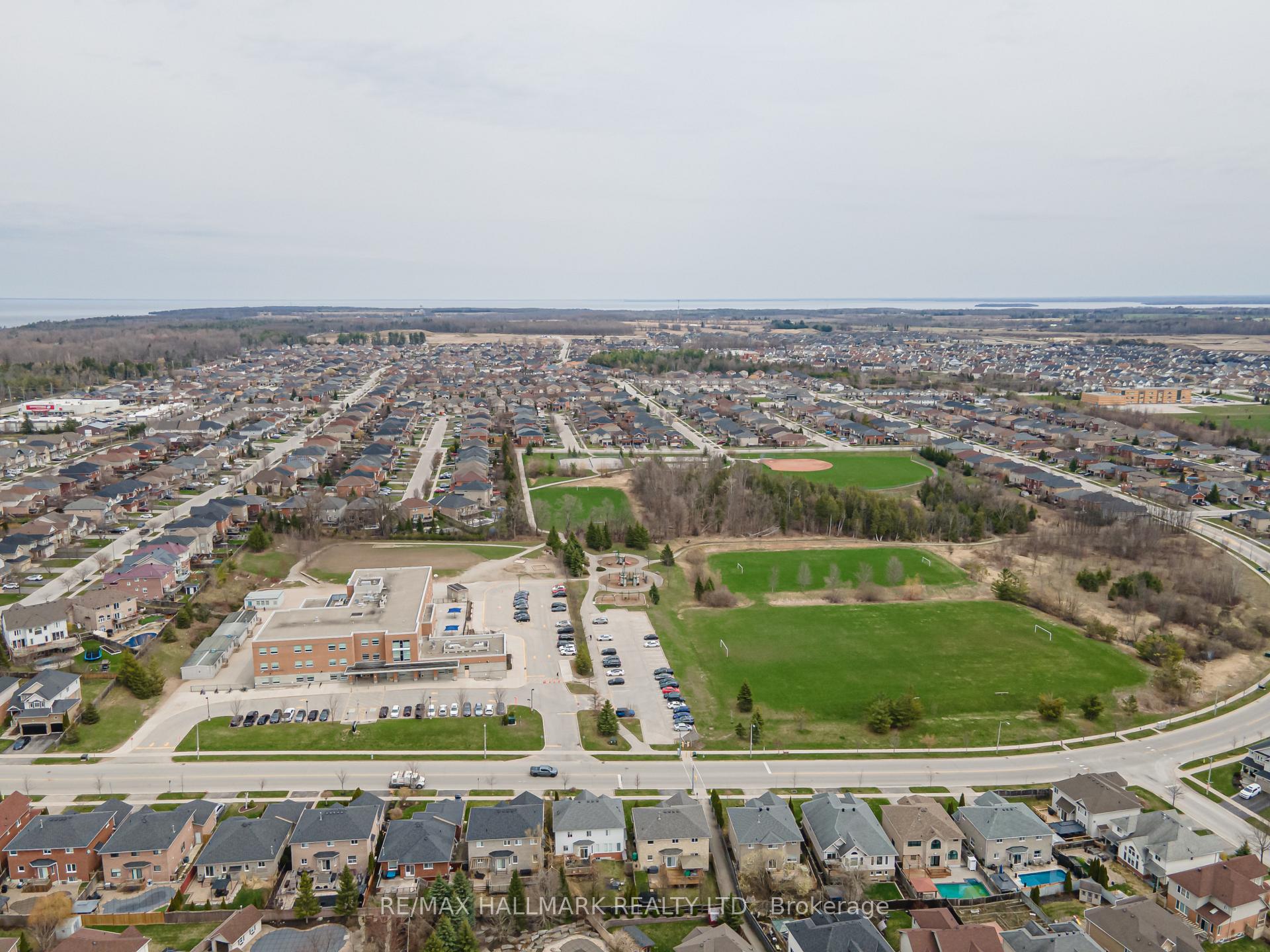 Photo 47 of 28 Kensington Trail, Barrie, Innis-Shore — HOMEH