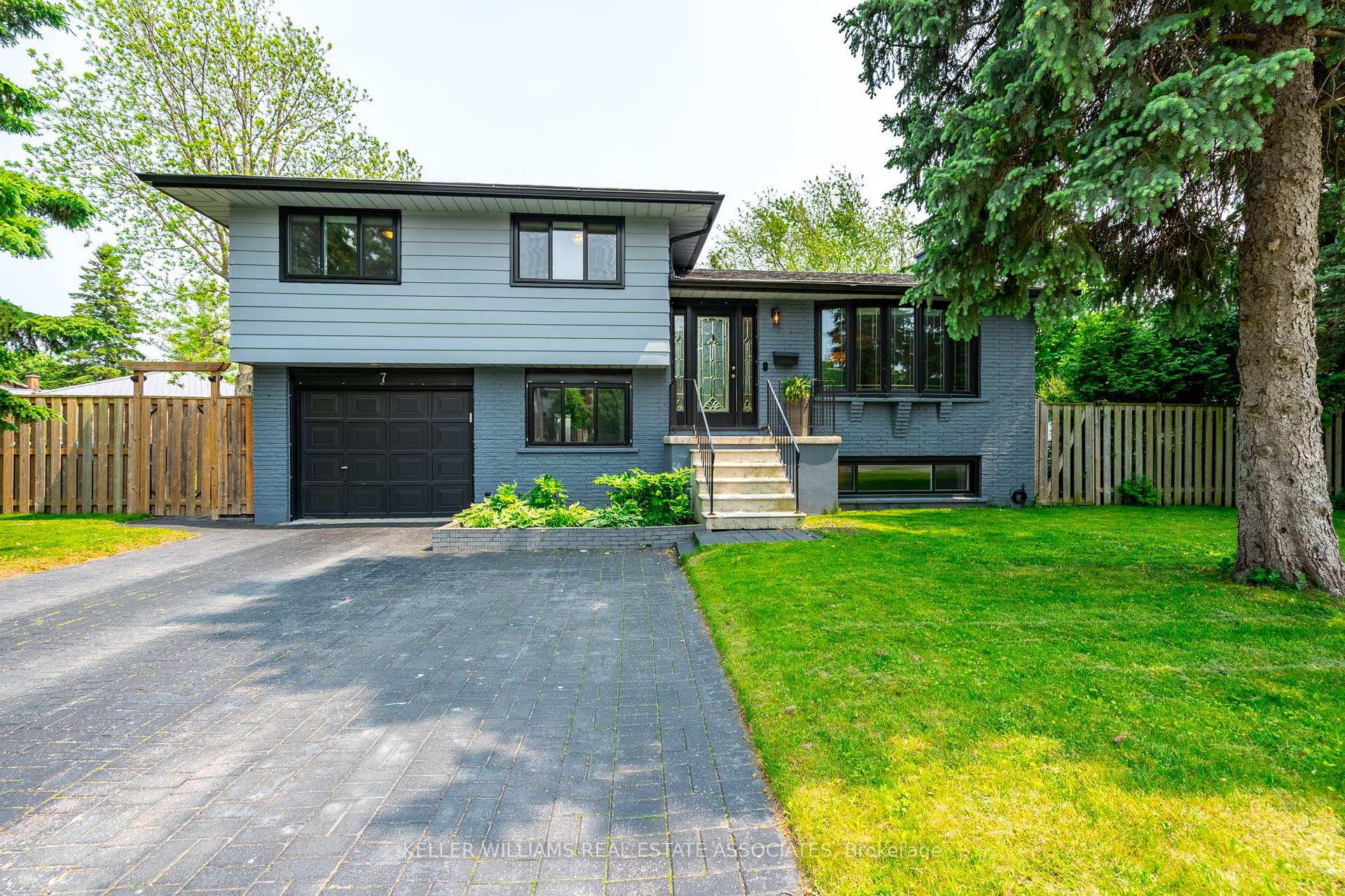 Photo 1 of 7 Michael Place, Guelph, Willow West/Sugarbush/West Acres — HOMEH