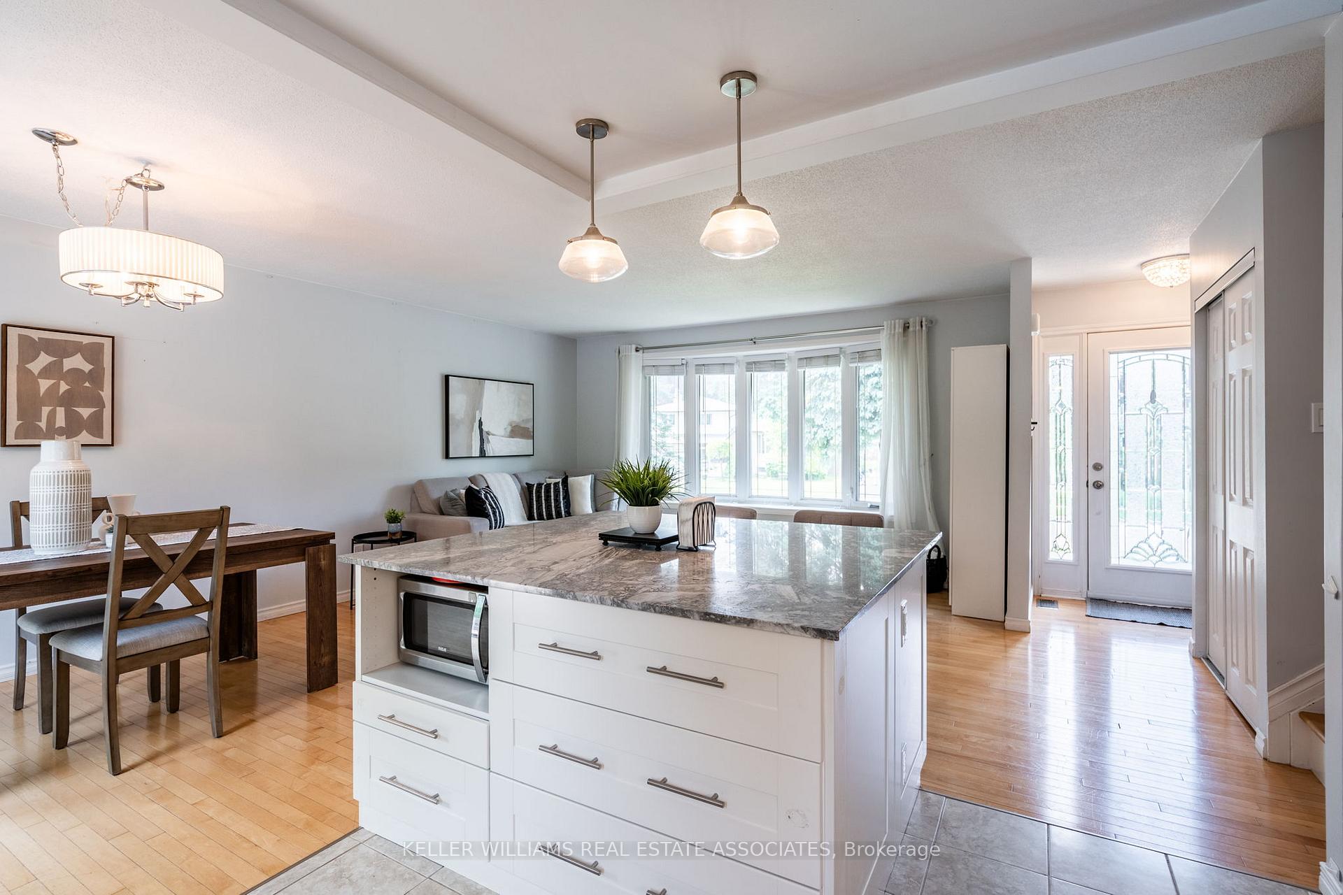 Photo 3 of 7 Michael Place, Guelph, Willow West/Sugarbush/West Acres — HOMEH