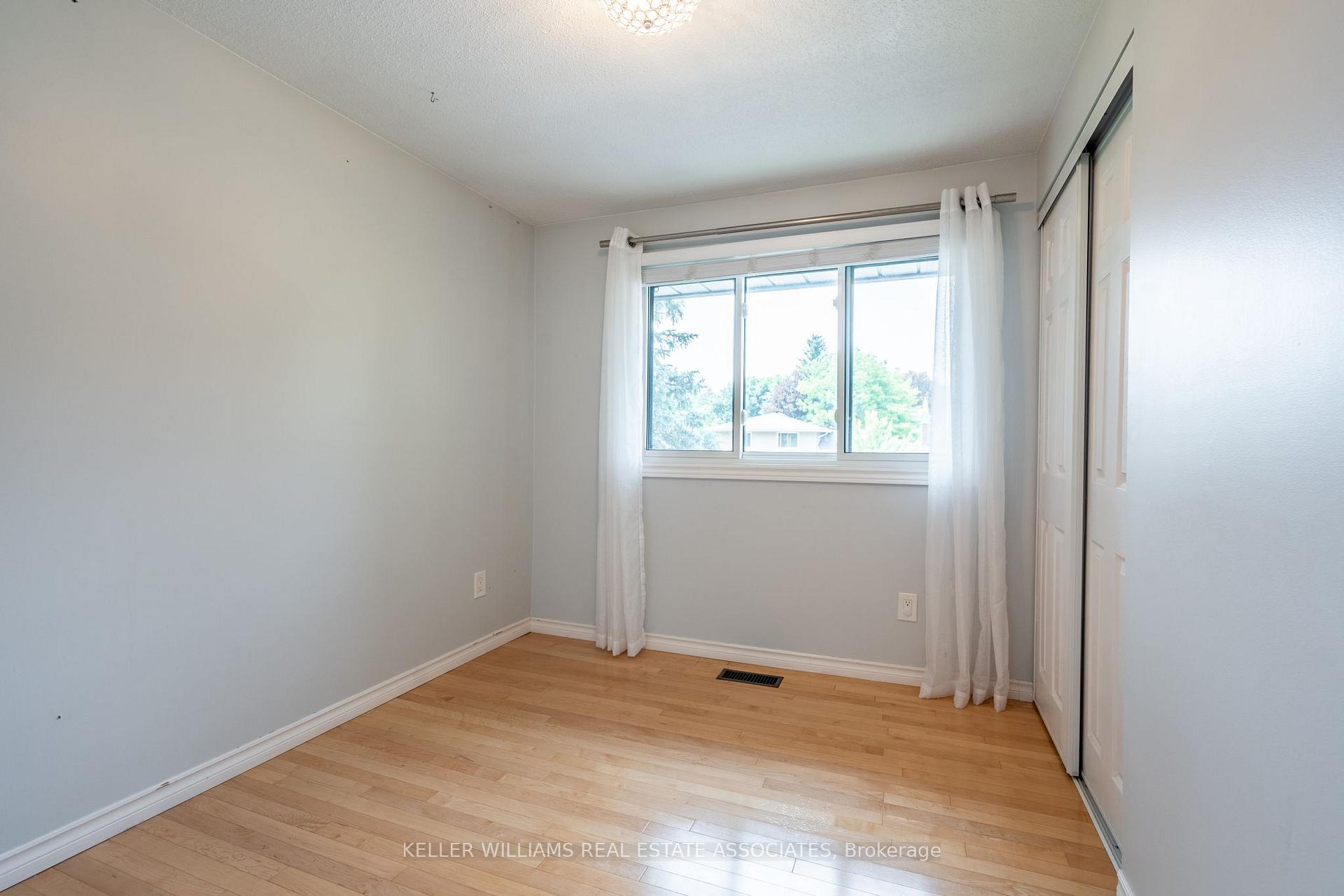Photo 10 of 7 Michael Place, Guelph, Willow West/Sugarbush/West Acres — HOMEH