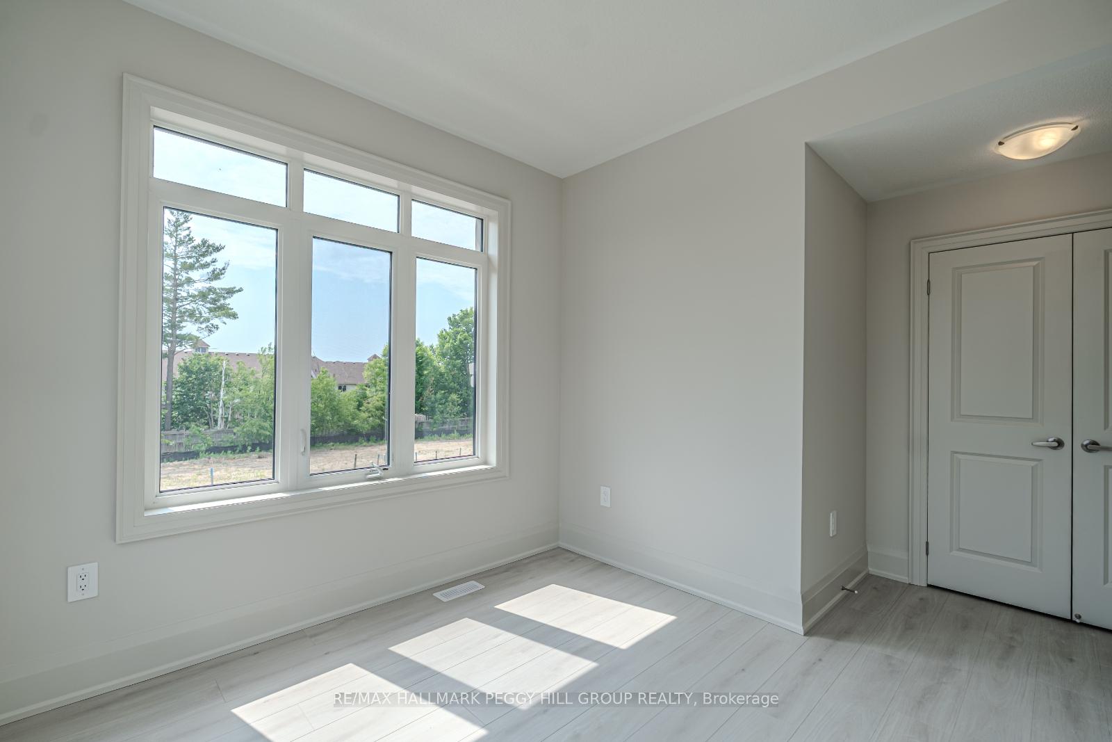 Photo 5 of 192 Durham Avenue, Barrie, Rural Barrie Southeast — HOMEH