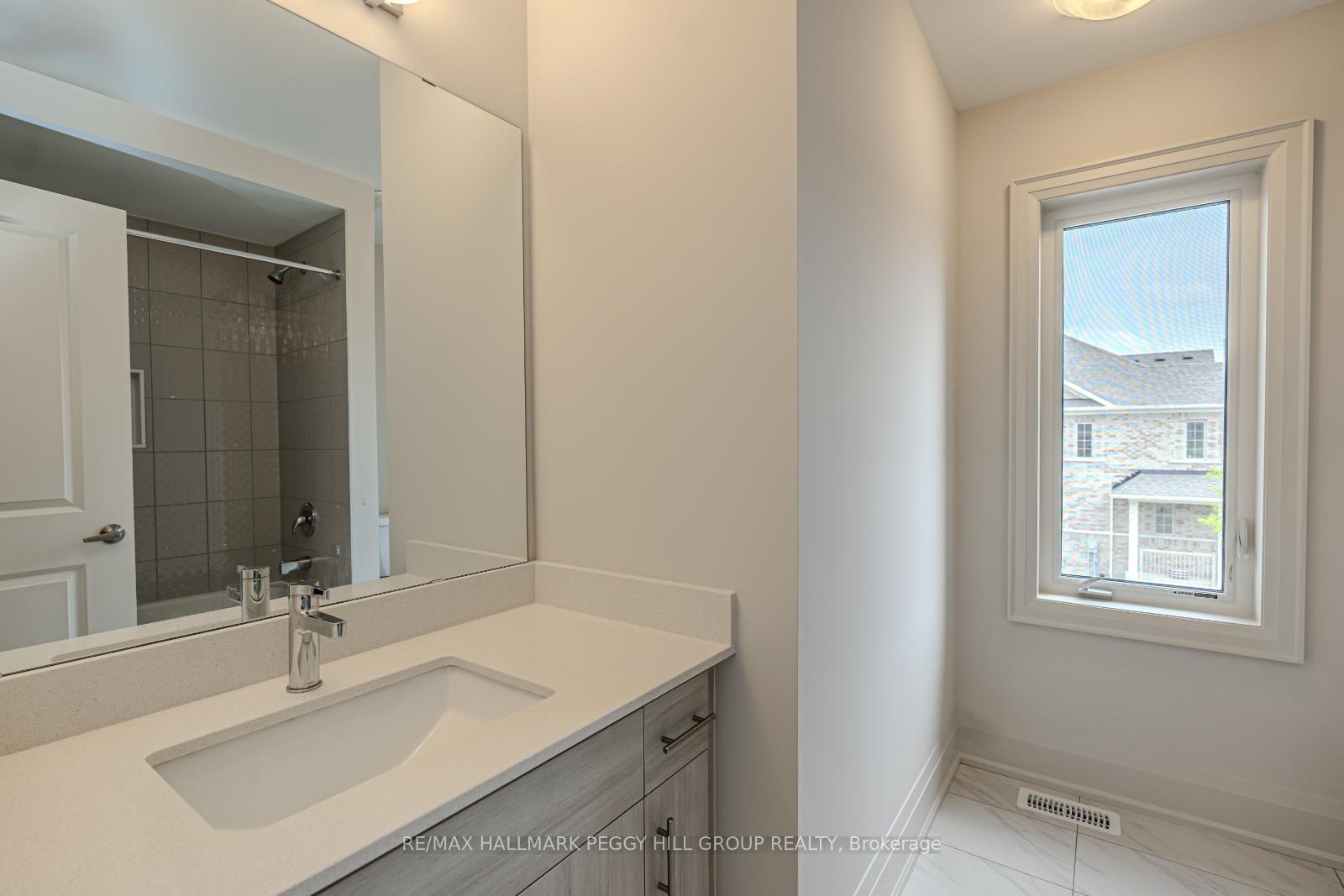 Photo 2 of 192 Durham Avenue, Barrie, Rural Barrie Southeast — HOMEH
