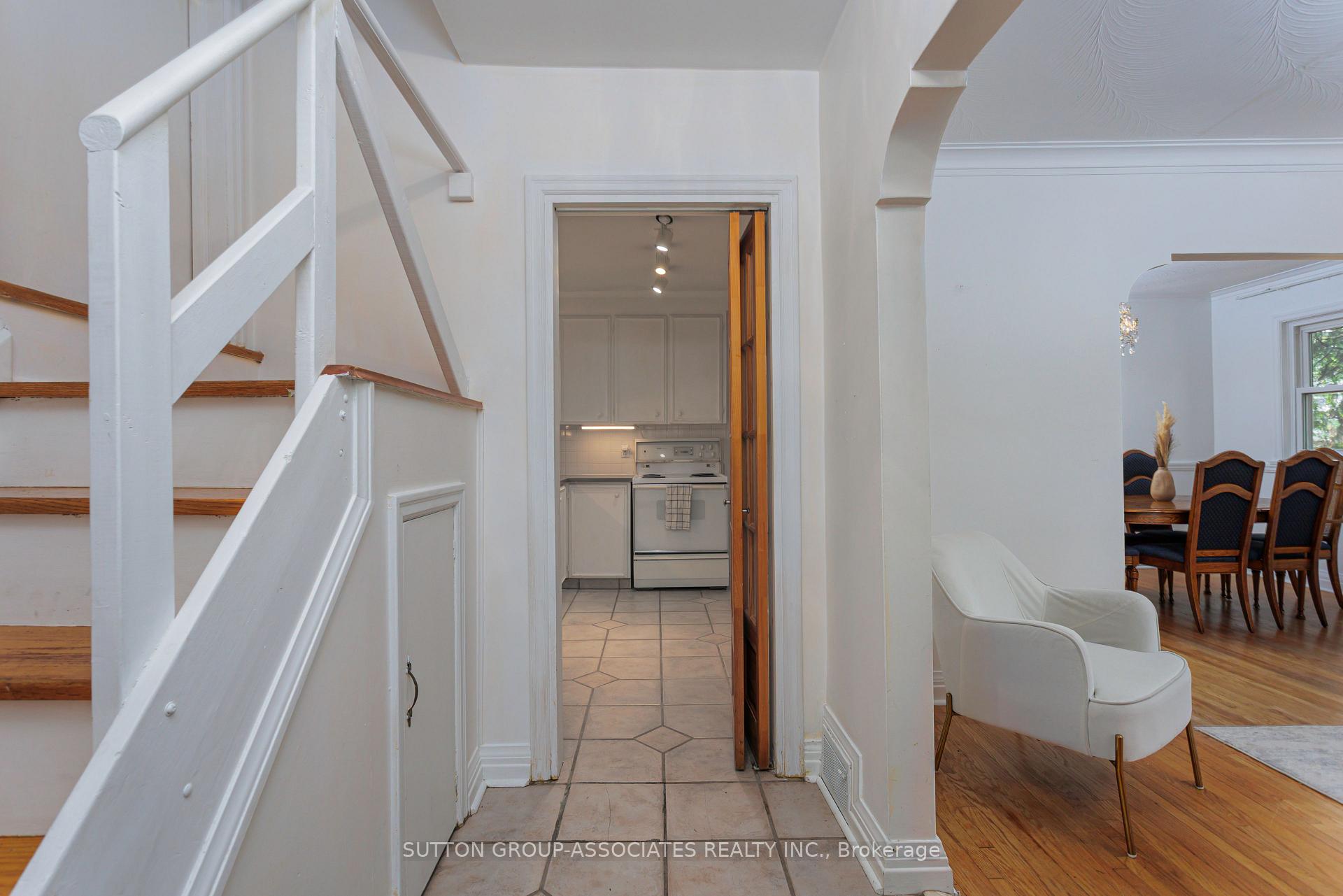 Photo 8 of 8 Monkton Avenue, Etobicoke, Stonegate-Queensway — HOMEH