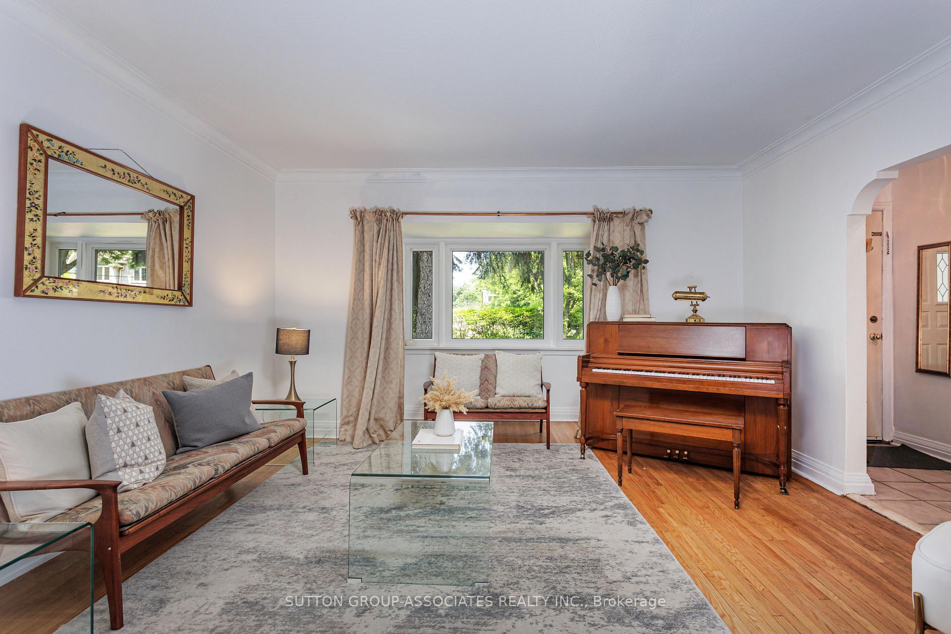 Photo 11 of 8 Monkton Avenue, Etobicoke, Stonegate-Queensway — HOMEH