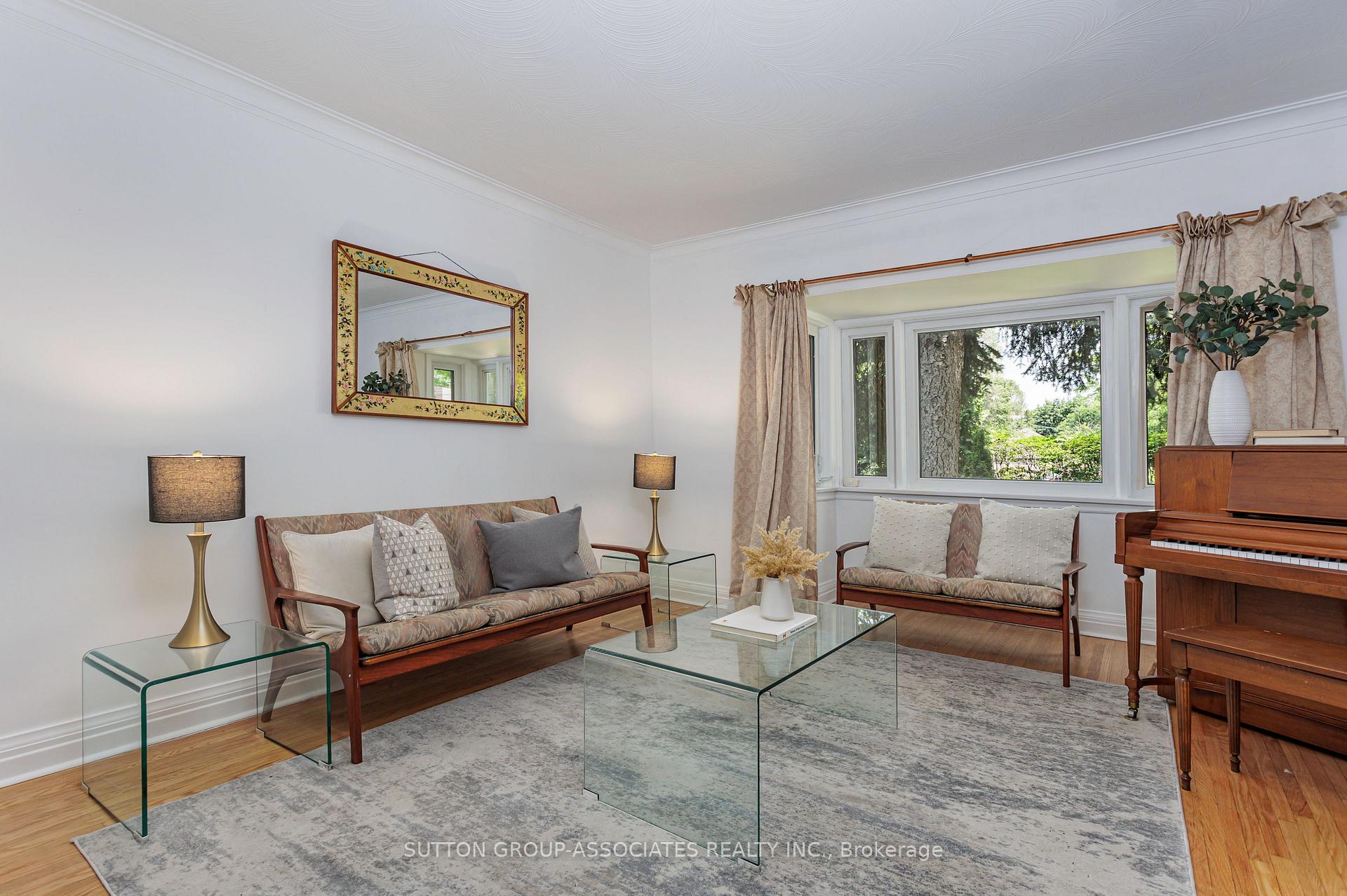 Photo 6 of 8 Monkton Avenue, Etobicoke, Stonegate-Queensway — HOMEH