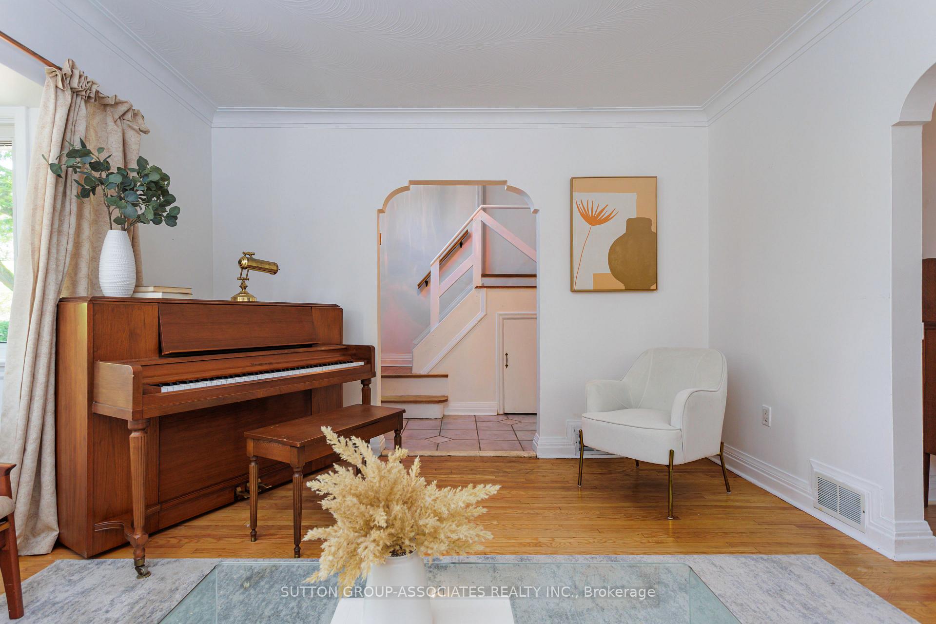 Photo 24 of 8 Monkton Avenue, Etobicoke, Stonegate-Queensway — HOMEH