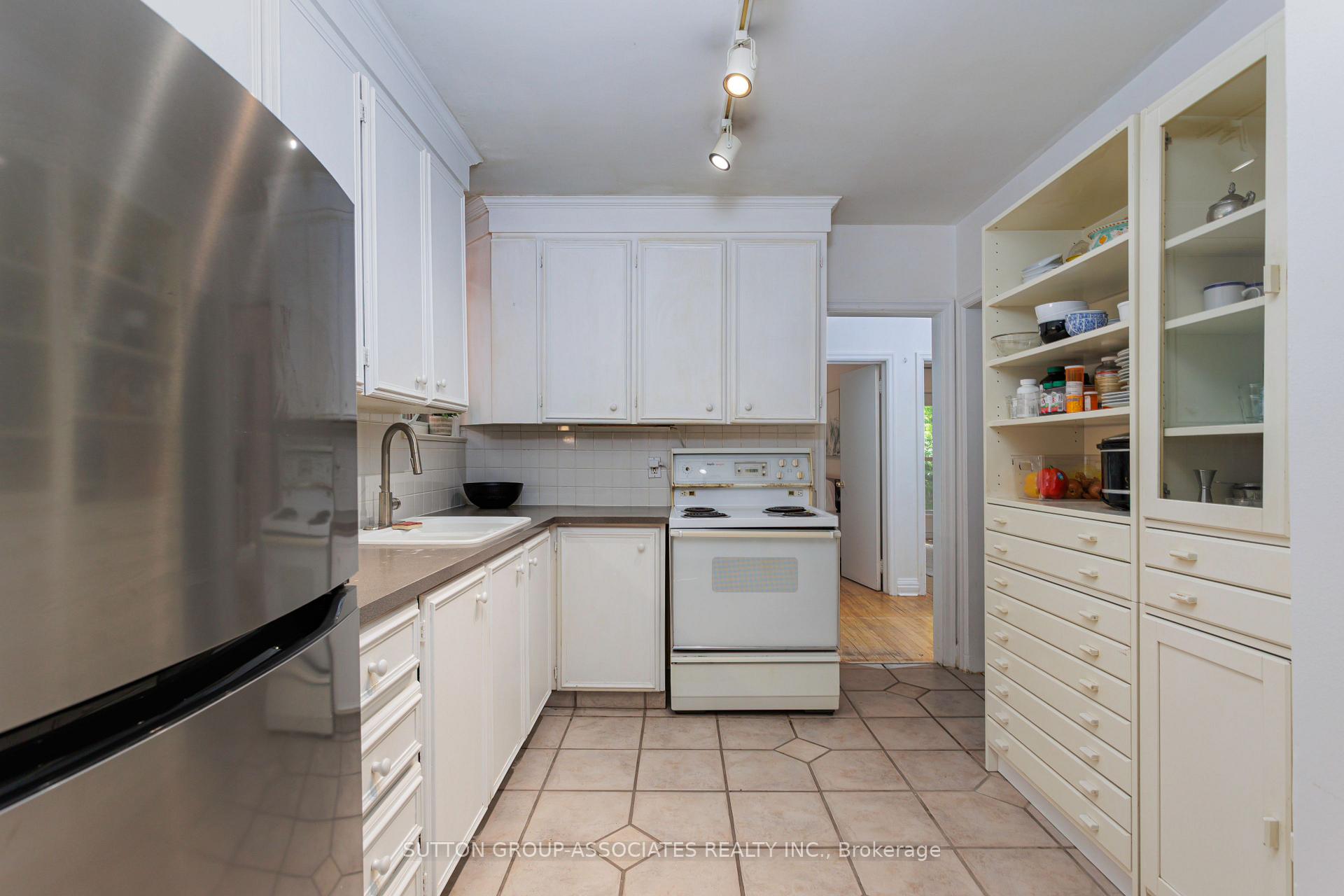 Photo 13 of 8 Monkton Avenue, Etobicoke, Stonegate-Queensway — HOMEH